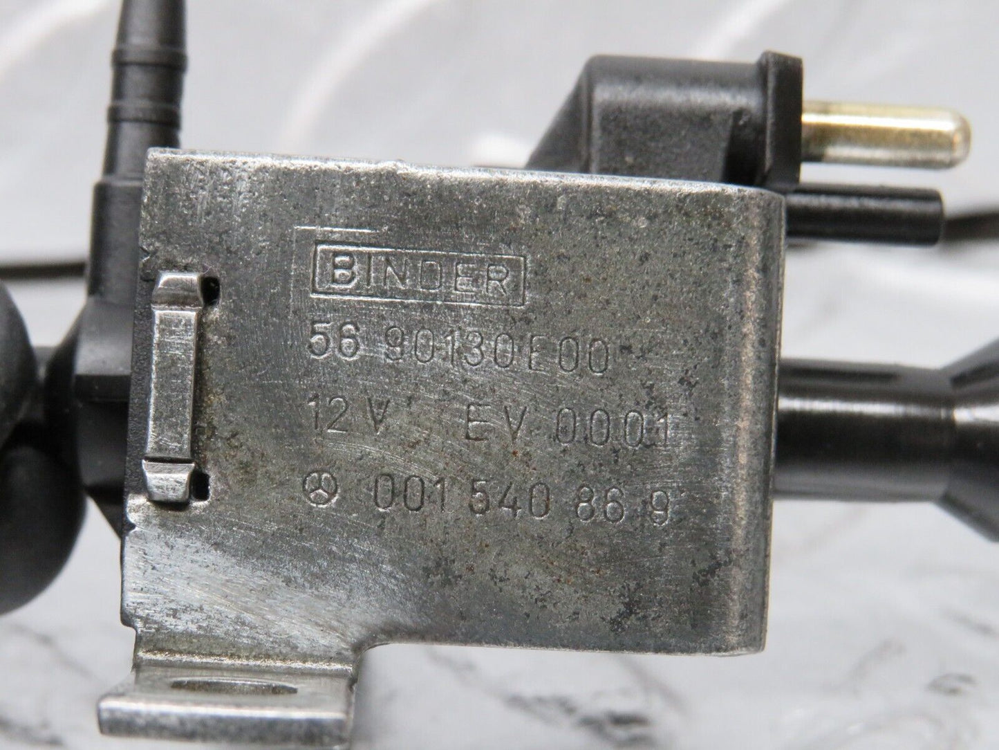 38070 Mercedes-Benz A124 320E Cabriolet Vacuum Control Valve 001540869