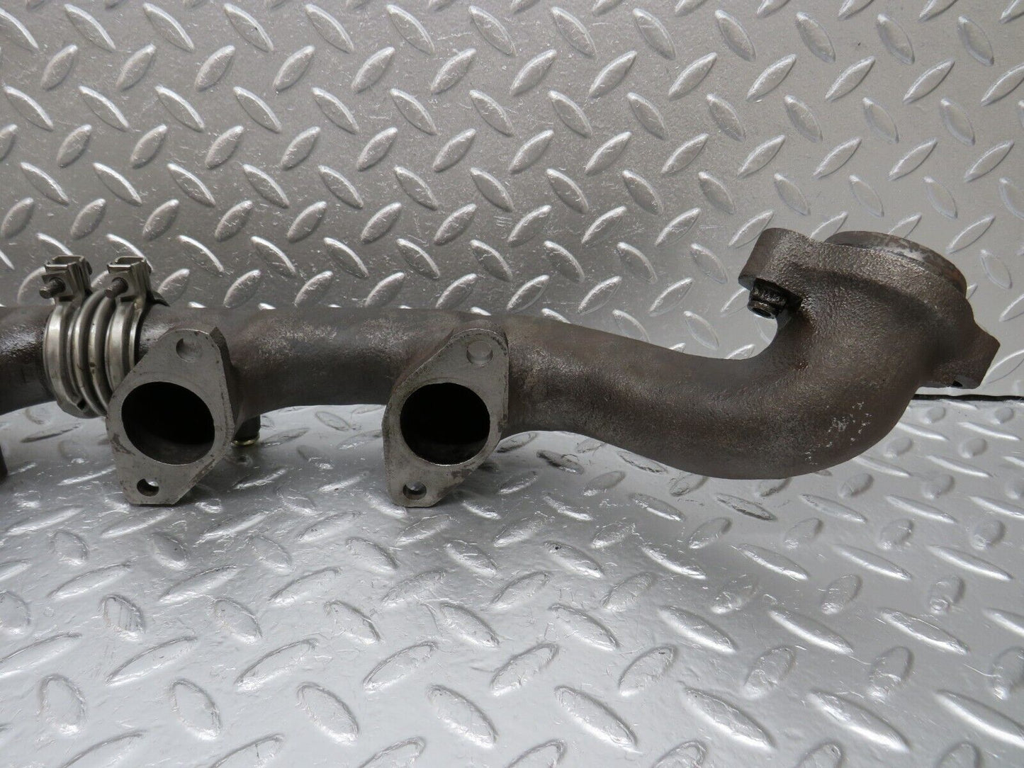 34637 Mercedes-Benz C126 380SEC Exhaust Manifold Left 1161420502 1161420802