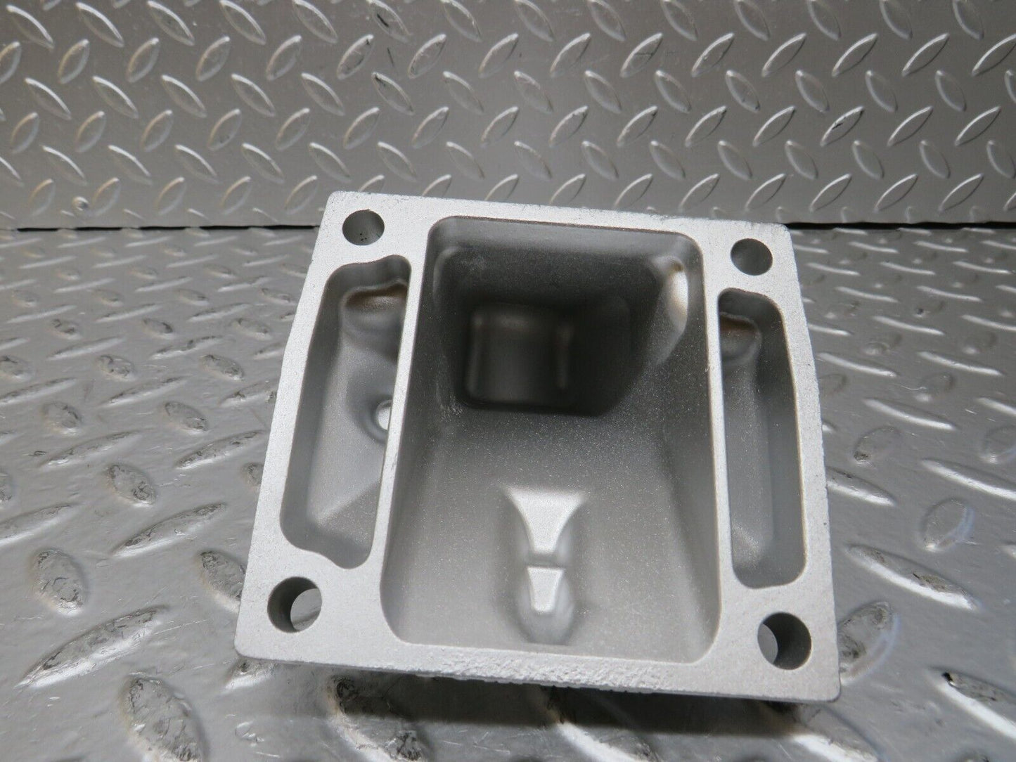 25930 Mercedes-Benz W124 280E Engine Mount Bracket Left 6032236004