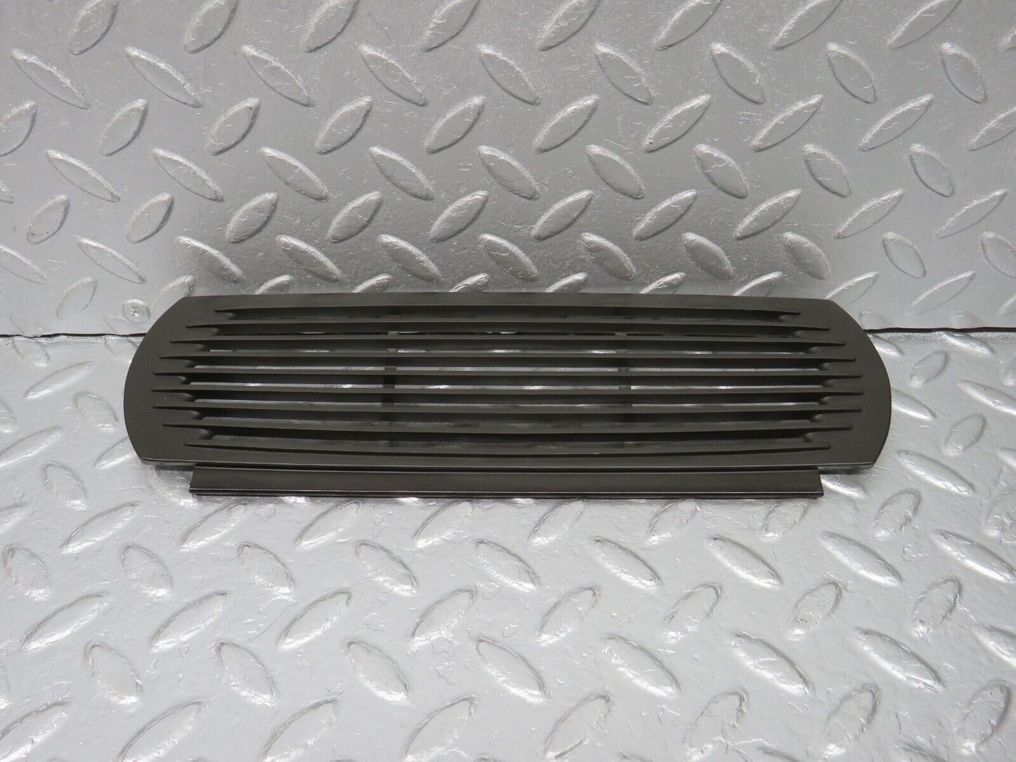 40324 Mercedes-Benz W110 230 Dashboard Speaker Cover