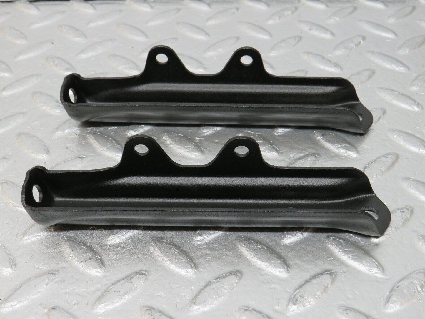 34675 Mercedes-Benz W124 260E Air Intake Manifold Bracket