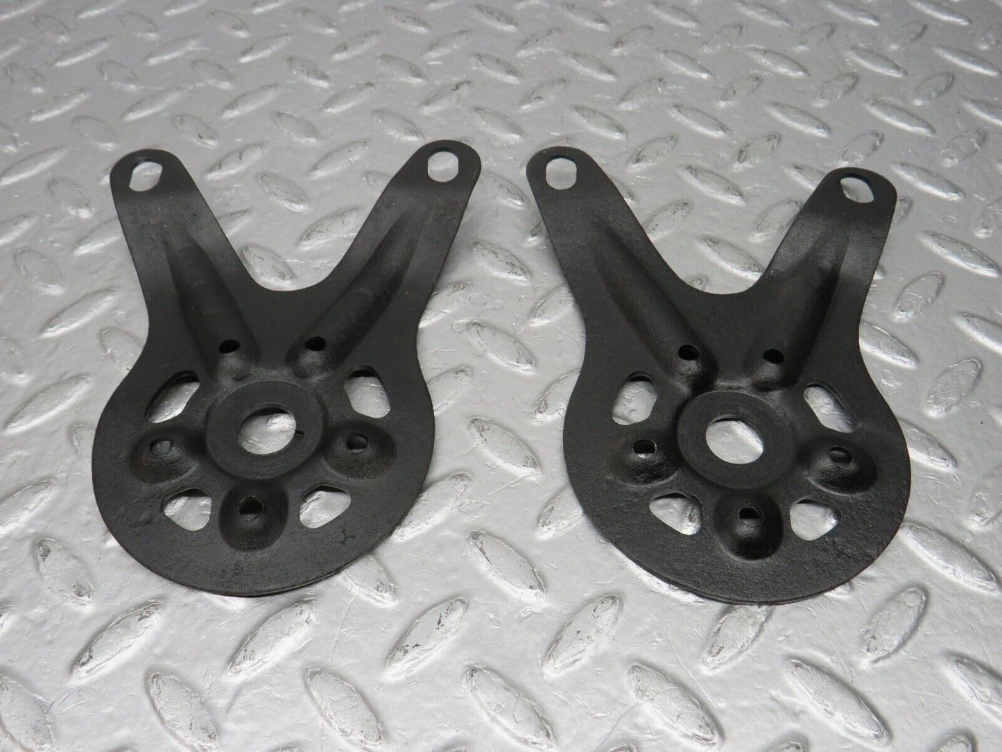 39233 Mercedes-Benz R107 500SL Coupe Rear Suspension Axle Mounting Bracket