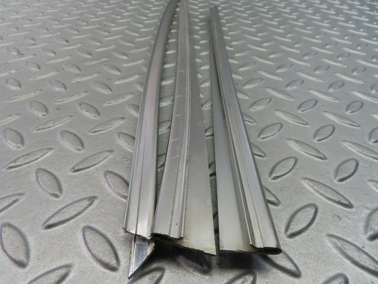 7781 Mercedes-Benz S123 230TE Wagon Door Chrome Window Frame Rear Right