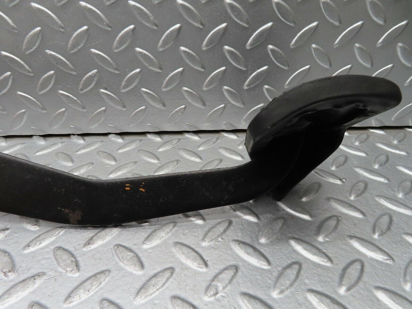 21671 Mercedes-Benz W126 300SE Brake Pedal With Rubber 1232910082