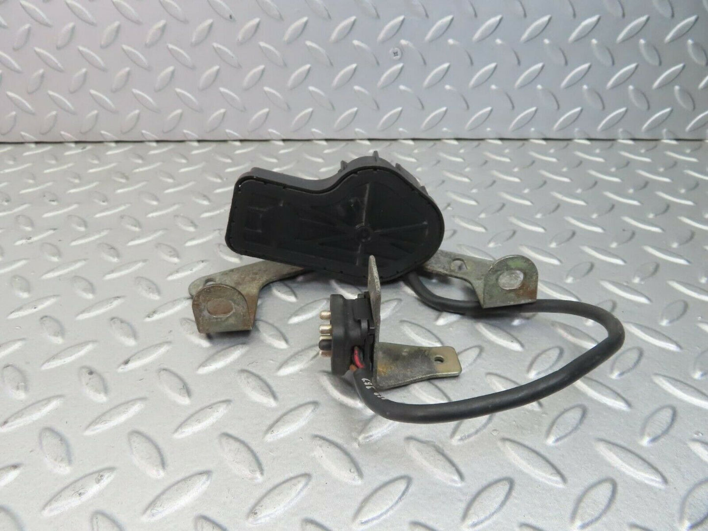 8777 Mercedes-Benz W126 Right Headlight Wiper Motor 1268205242