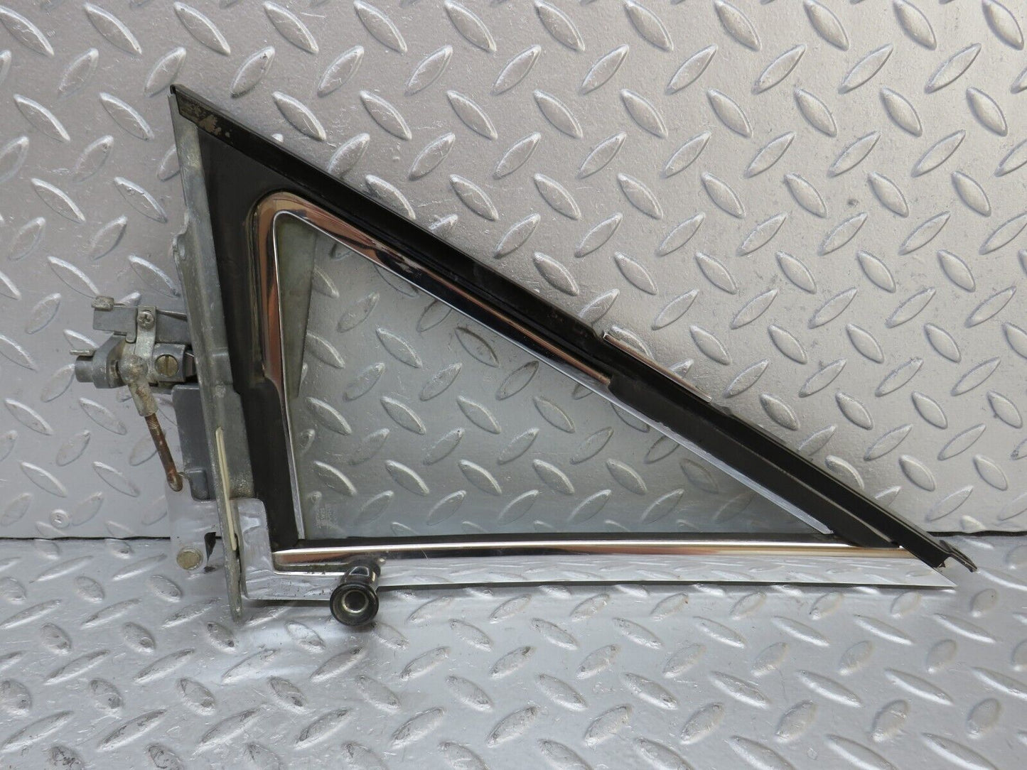 35944 Mercedes-Benz W108 Front Right Quarter Window