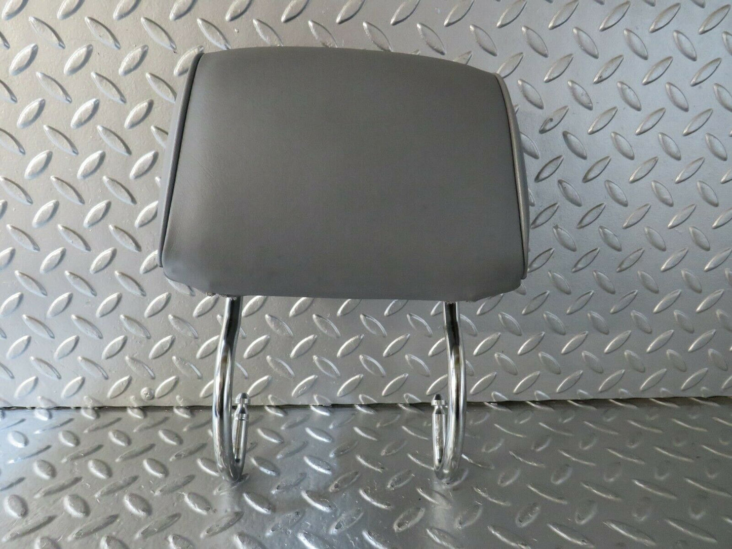 22509 Mercedes-Benz C124 E220 Coupe Coupe Rear Headrest Grey Leather