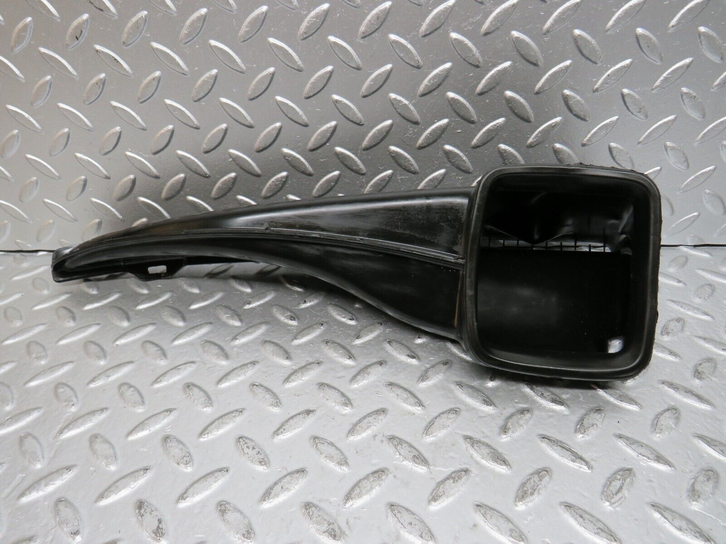29877 Mercedes-Benz W123 230E Air Duct Vent Pair 1238300119 1238300219