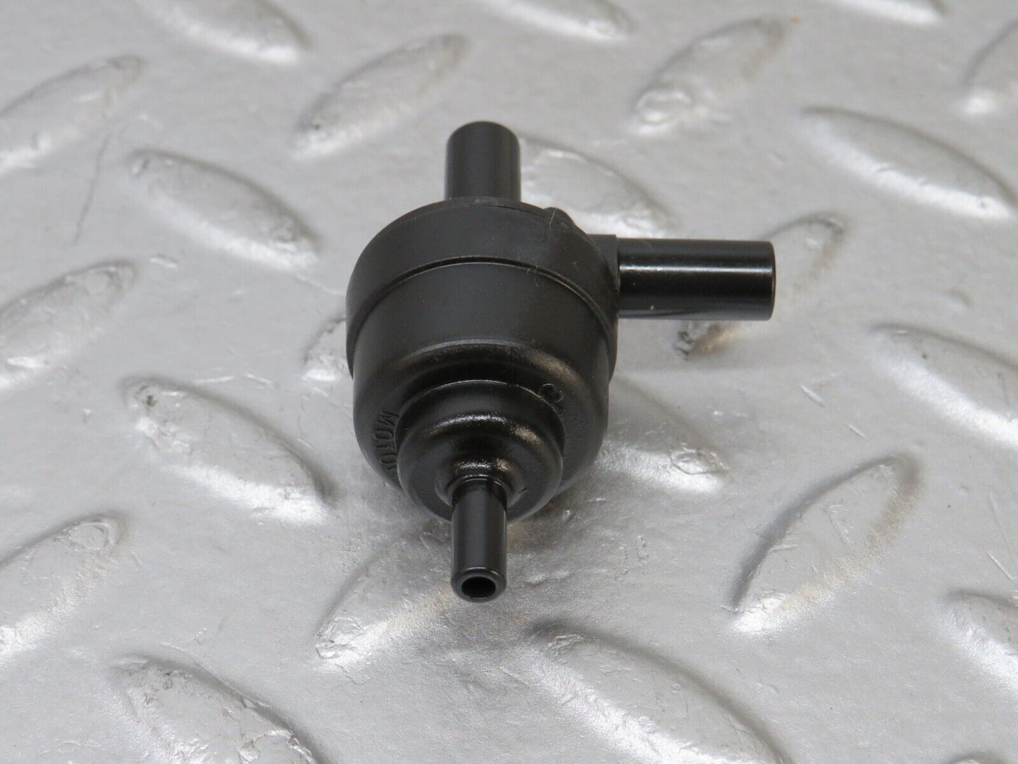 36911 Mercedes-Benz C126 420SEC Coupe Engine Crankcase Vent Valve 1074700893