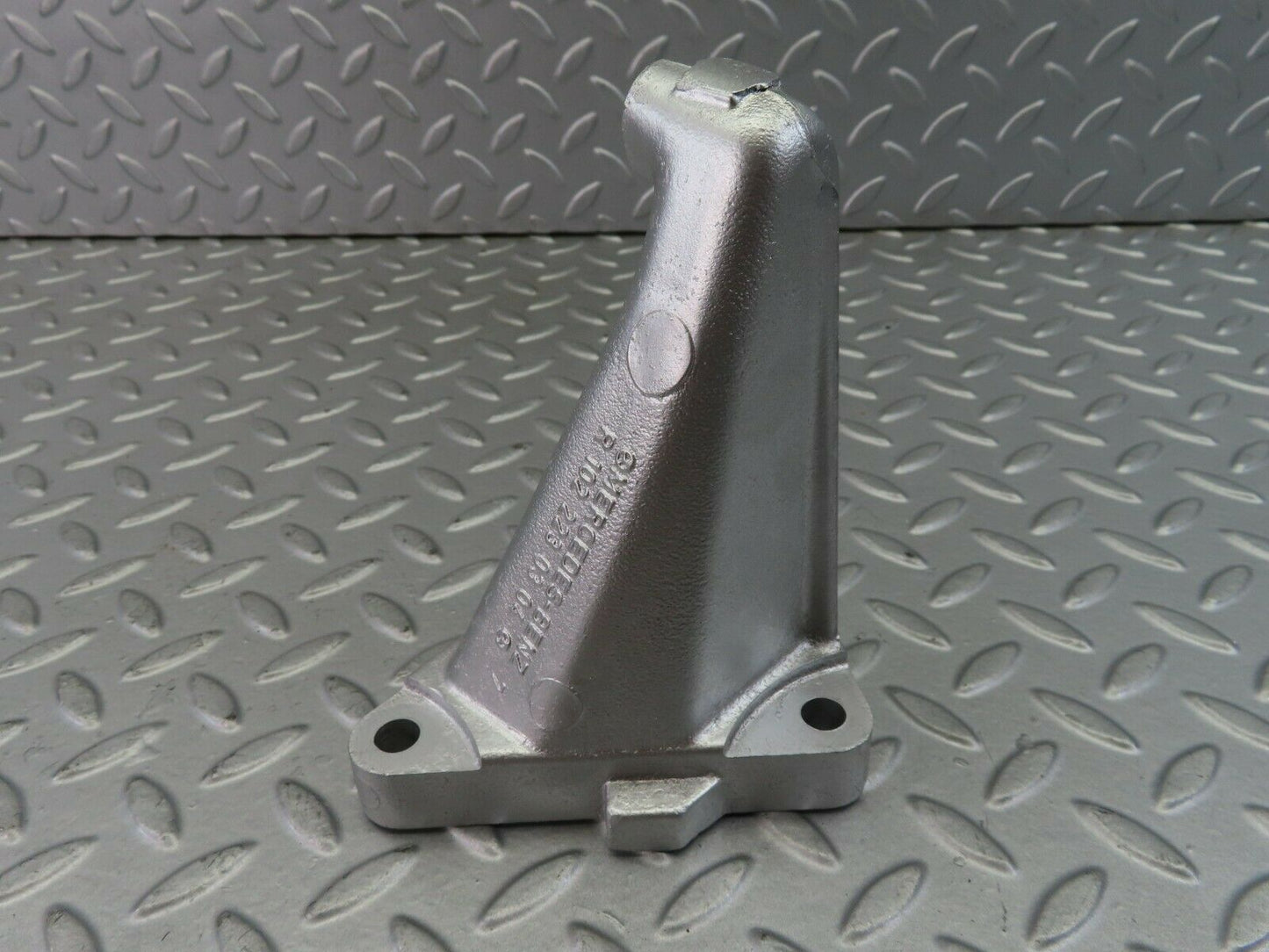 7751 Mercedes-Benz S123 230TE Wagon Engine Mount Bracket Right Side 1022230304
