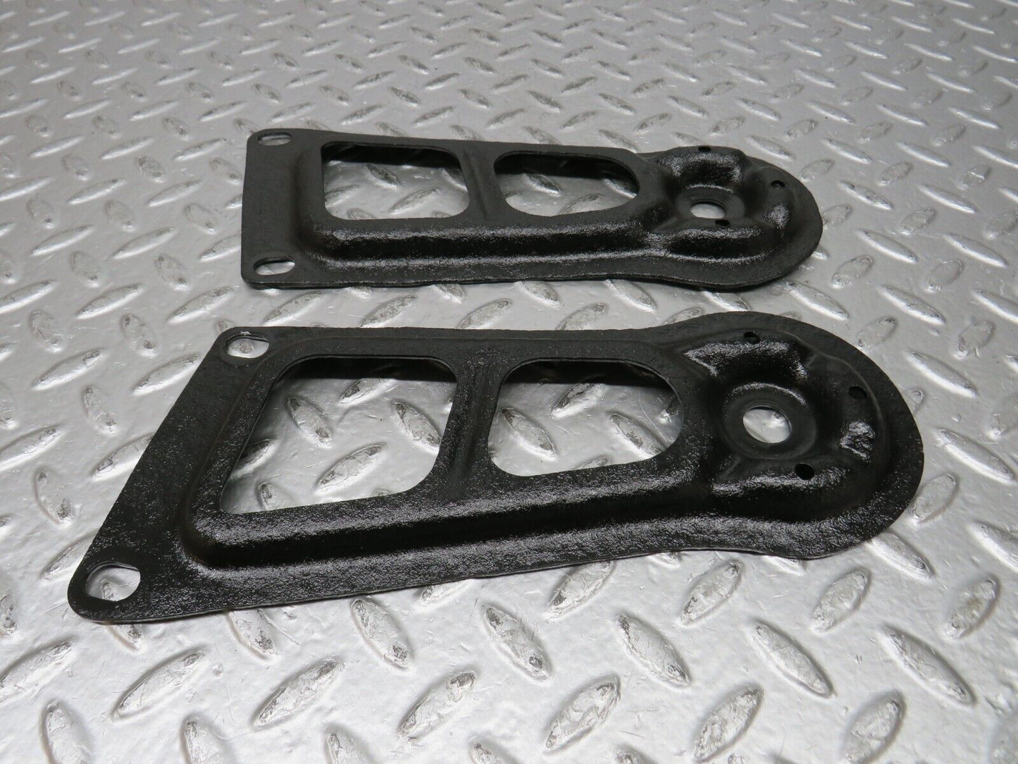 32140 Mercedes-Benz W123 230E Rear Suspension Axle Mounting Bracket