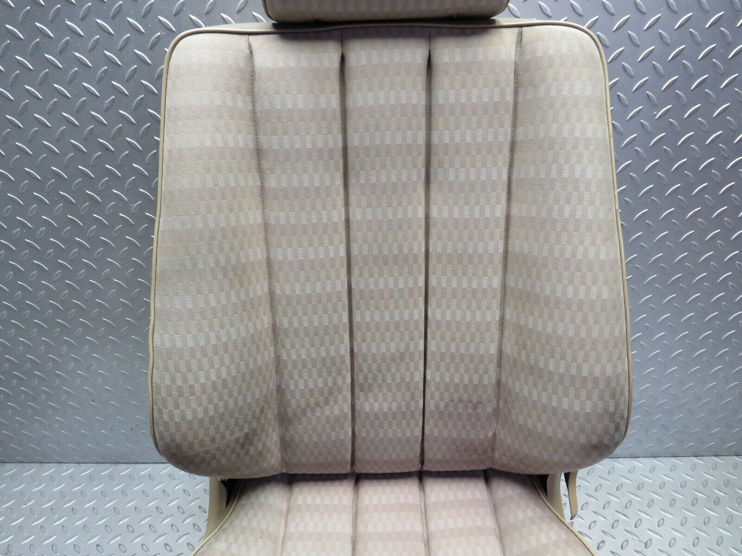 38879 Mercedes-Benz W201 190E Front Right Seat Beige