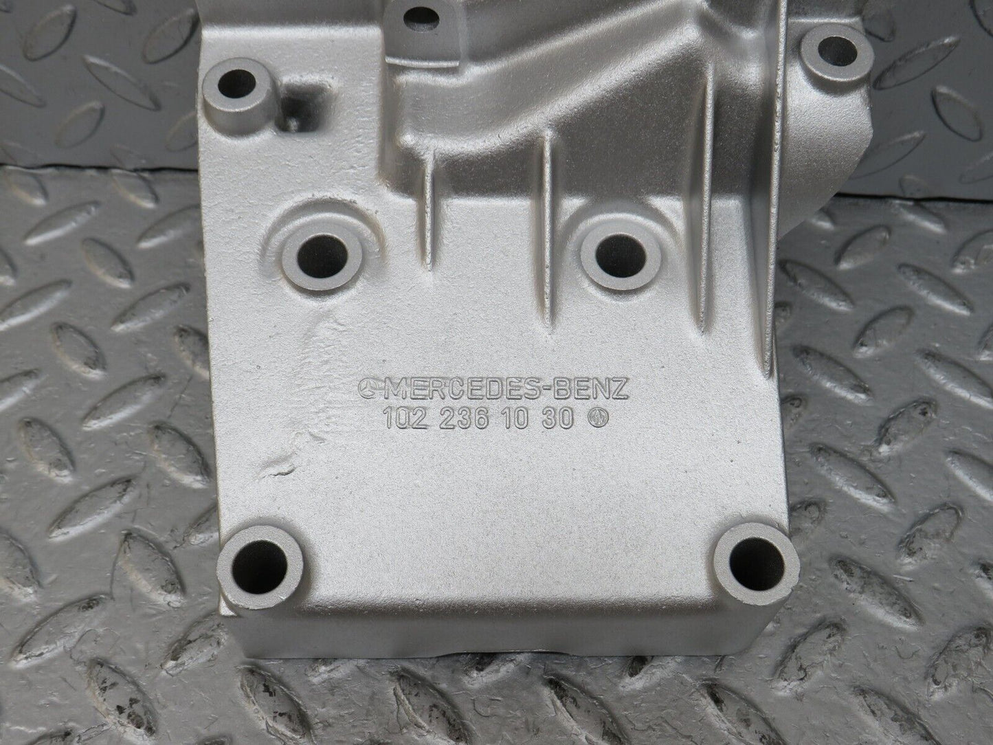 36790 Mercedes-Benz W201 190E 2.0L Power Steering Pump Bracket 1022361030