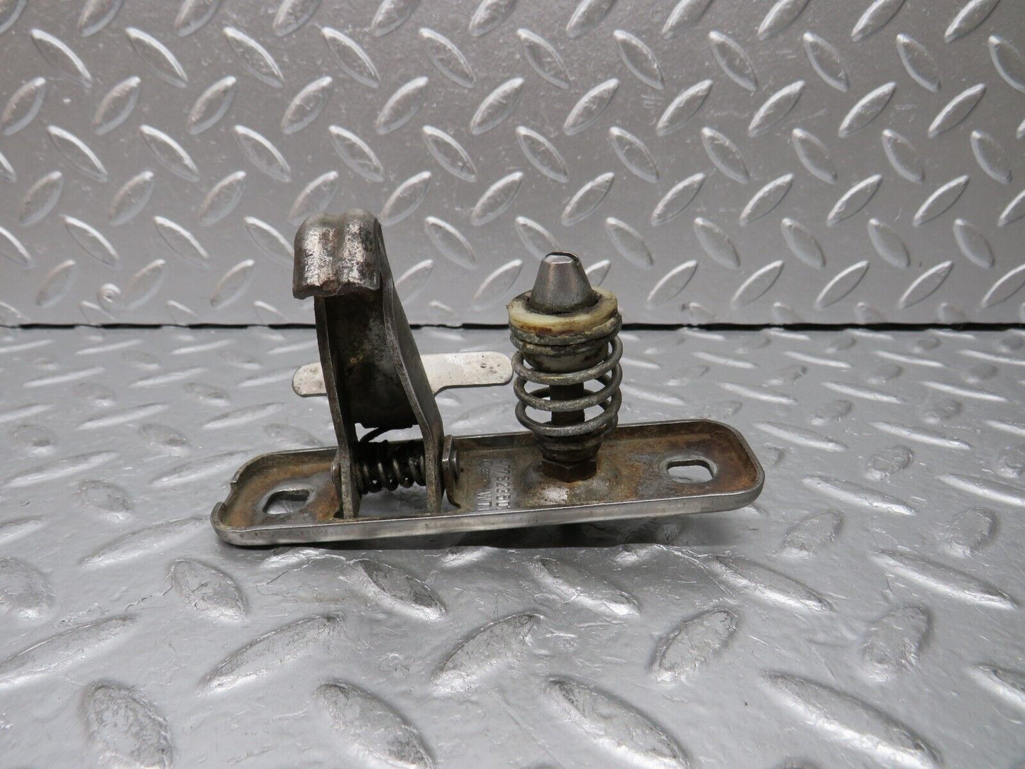 29986 Porsche 924 Bonnet Lock Latch 477823507