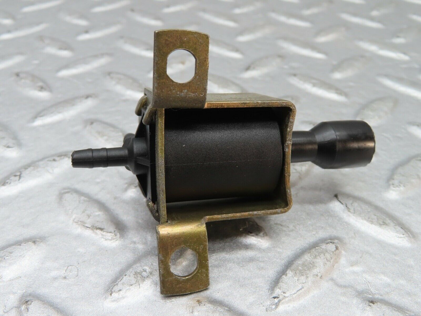 20051 Mercedes-Benz R129 300SL Coupe Vacuum Control Valve Pierburg 0015407097