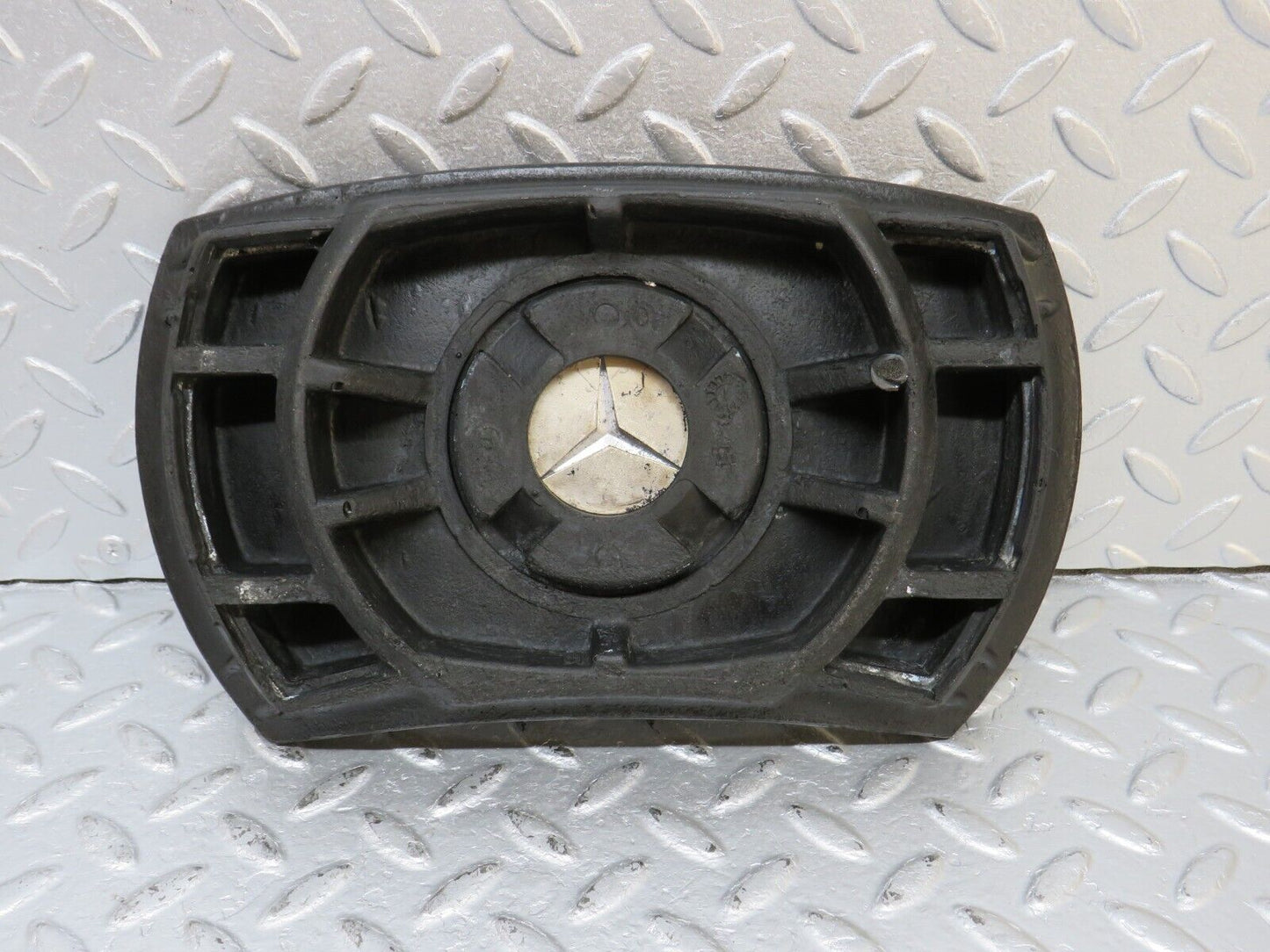 40563 Mercedes-Benz W123 300D Steering Wheel Centre Horn Pad
