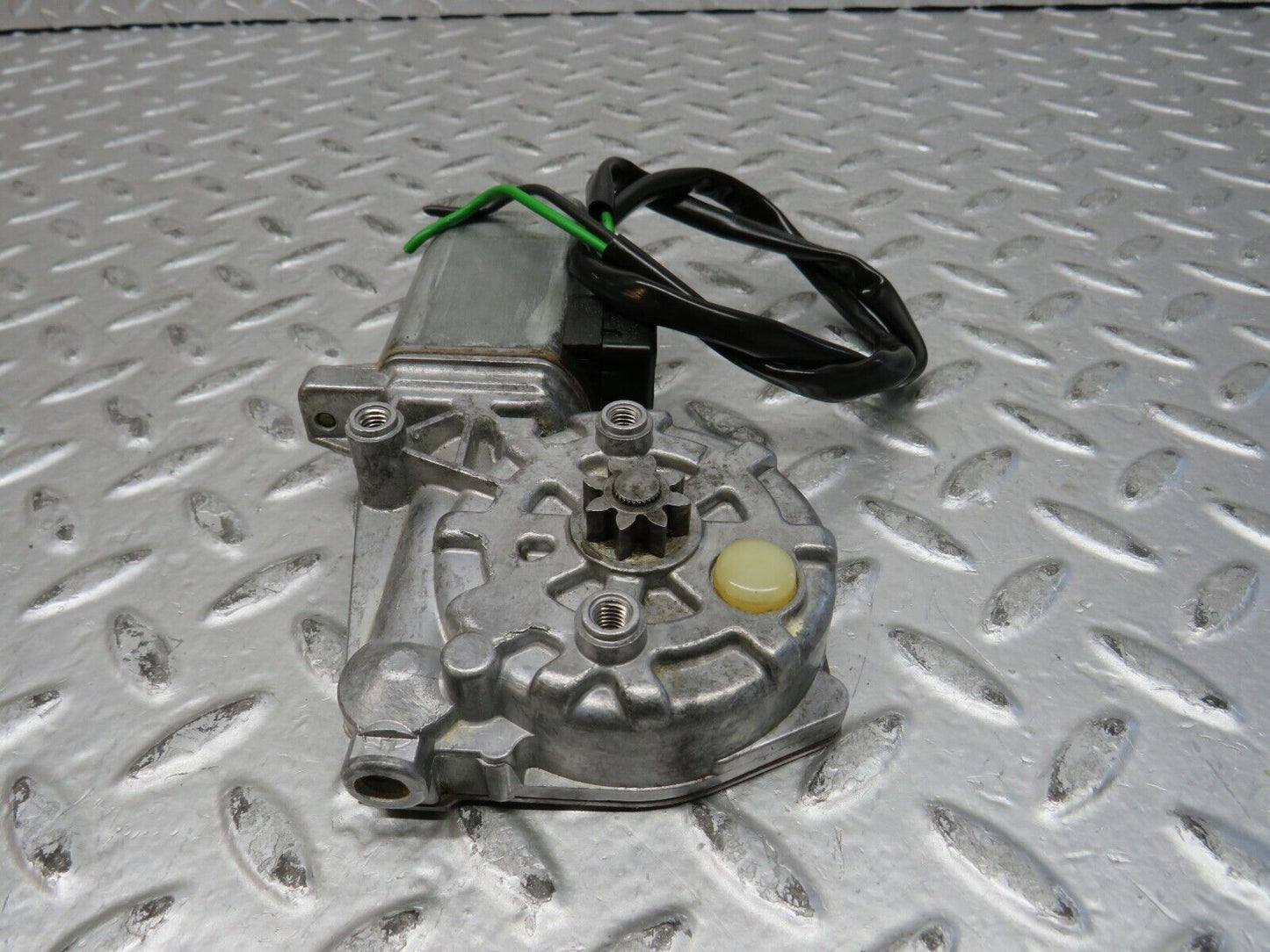 28736 Mercedes-Benz W123 230E Rear Left Window Regulator Motor 0130821017