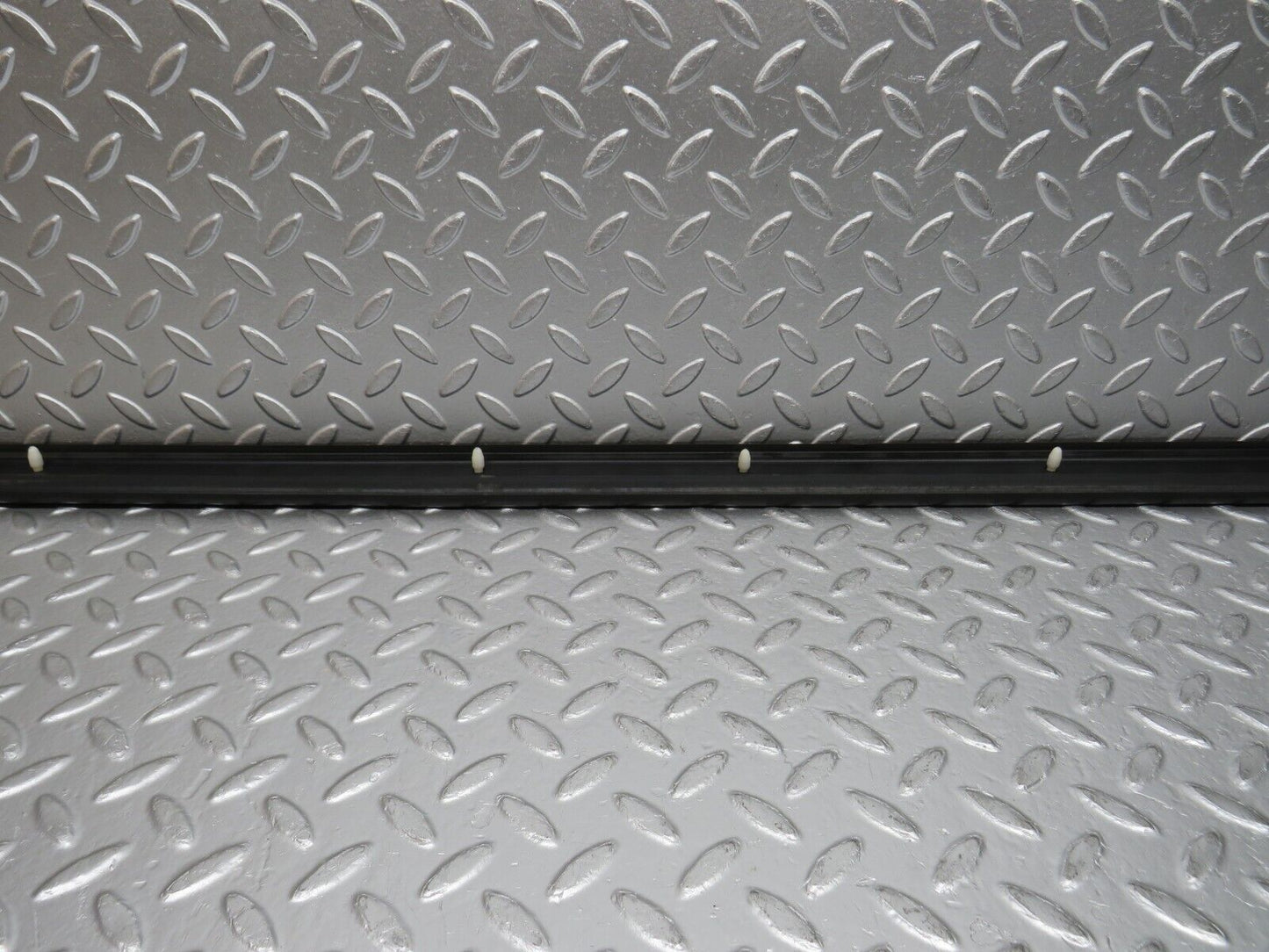 32591 Mercedes-Benz S124 300TE Wagon Door Lower Sealing Rubber Trim Left