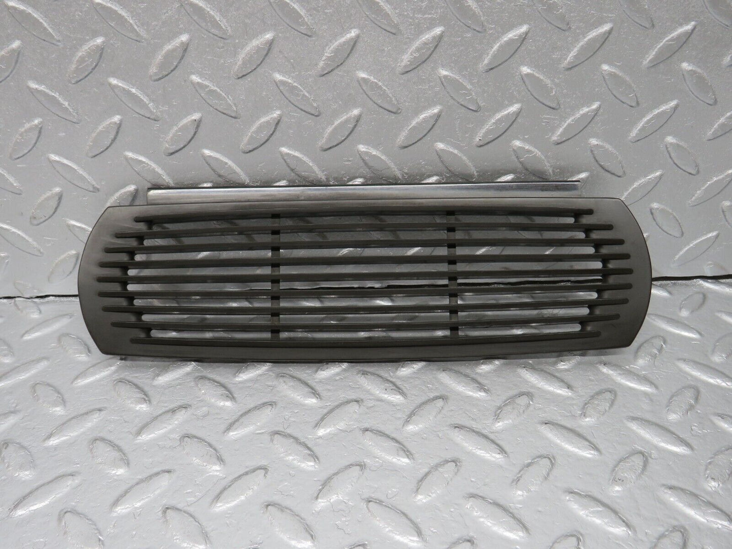 40324 Mercedes-Benz W110 230 Dashboard Speaker Cover