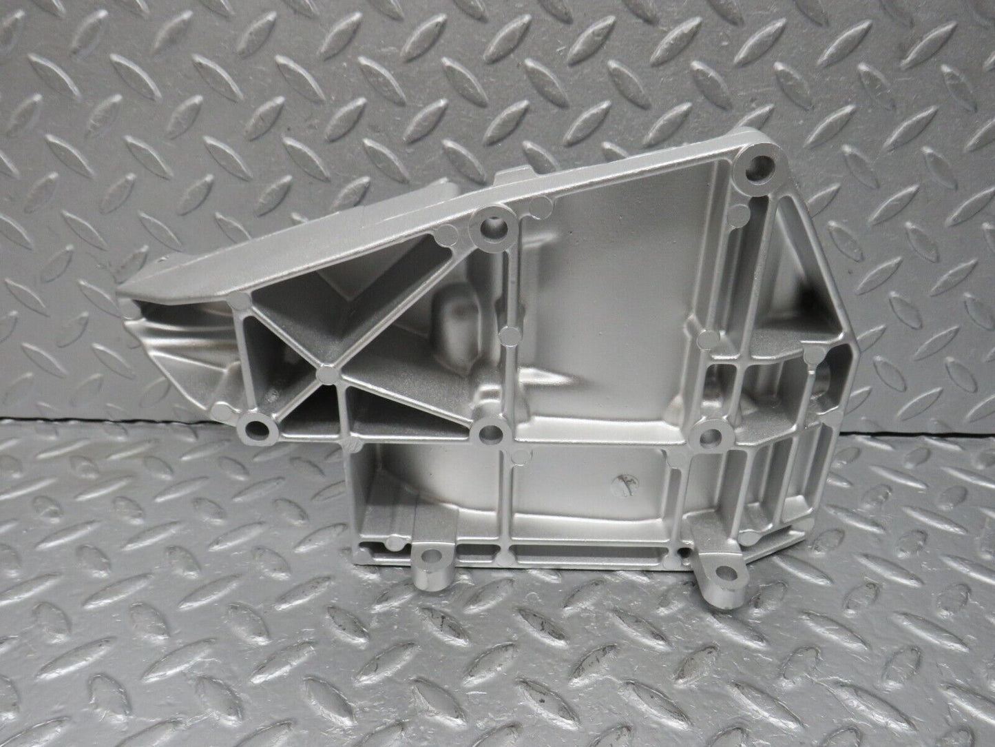 38134 Mercedes-Benz A124 320E Cabriolet Alternator Generator Bracket 1041550135
