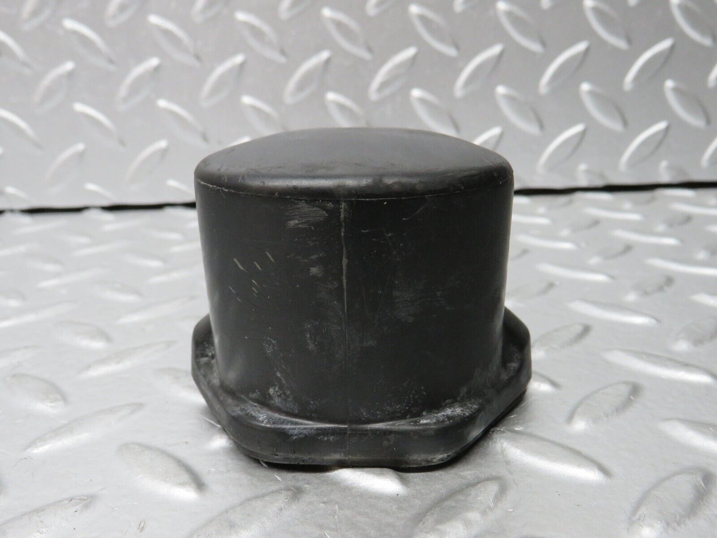30303 Mercedes-Benz W124 230E Ignition Coil Cover Cap 0001582285