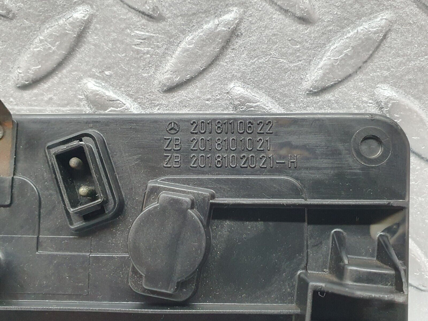 41597 Mercedes-Benz W124 200E Wing Mirror Glass Right Side 2018110622