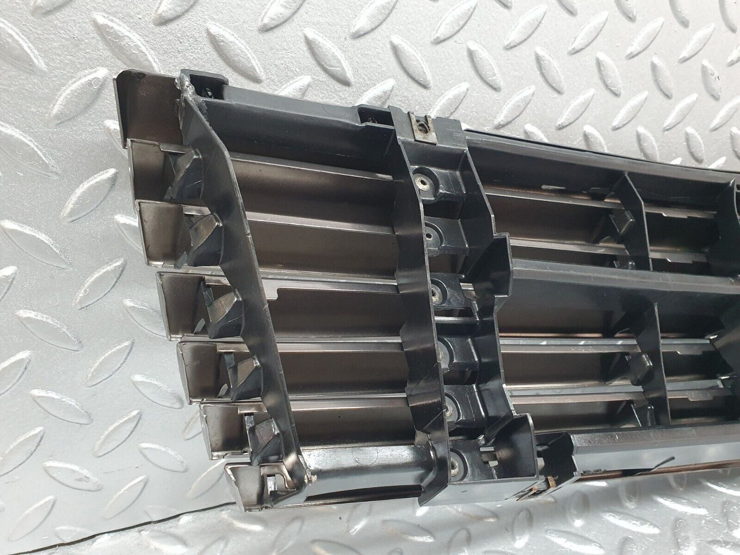 42175 Mercedes-Benz R129 320SL Coupe Bonnet Grill 1298800185