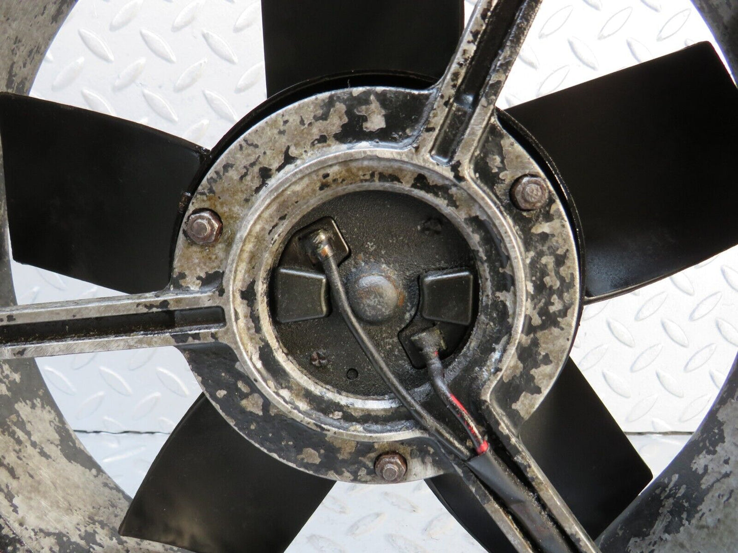 37596 Mercedes-Benz W109 300SEL Engine Cooling Fan