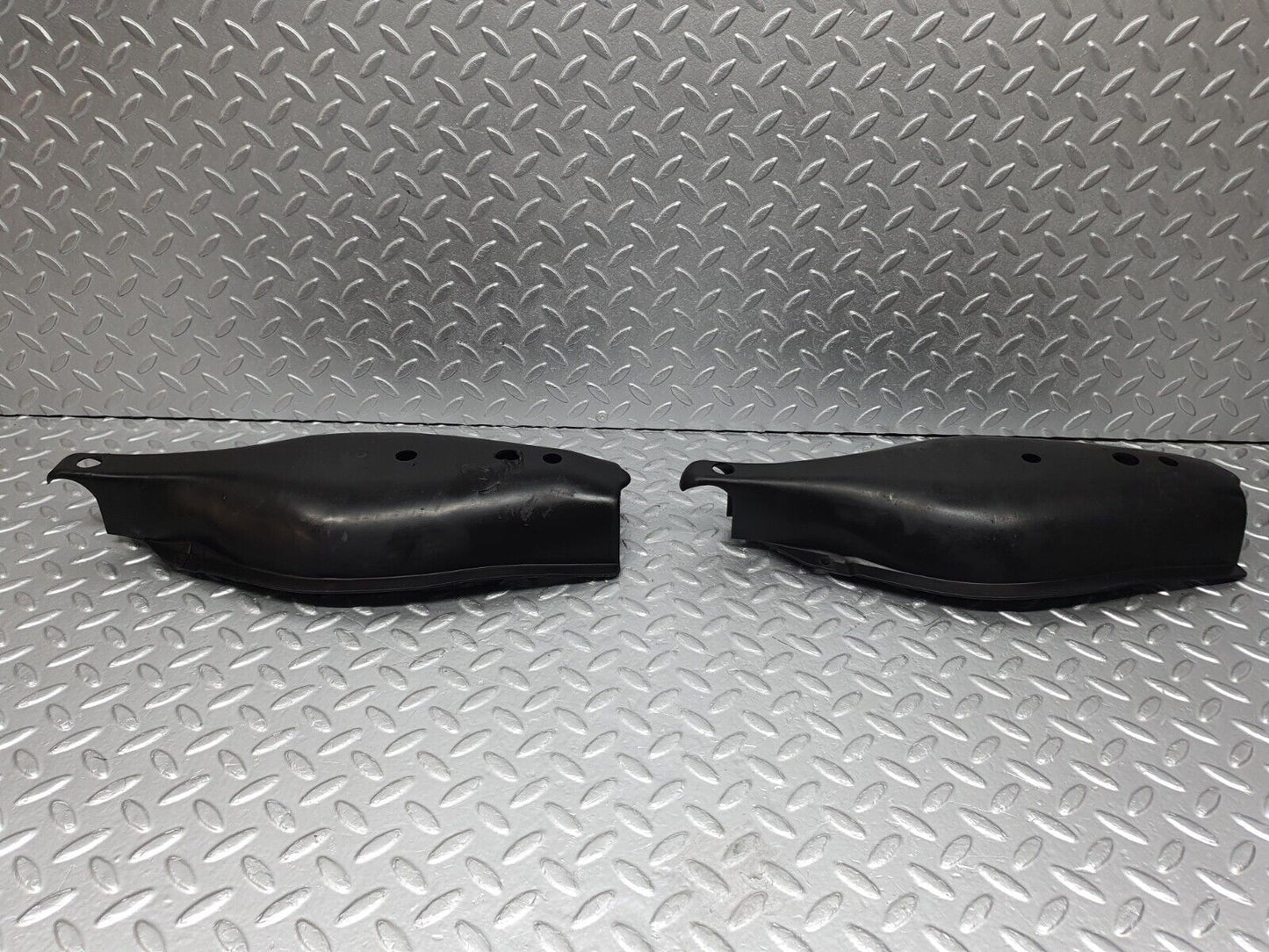 41779 Mercedes-Benz W202 C200 Rear Control Arm Cover 2x 1293520189 1293520188