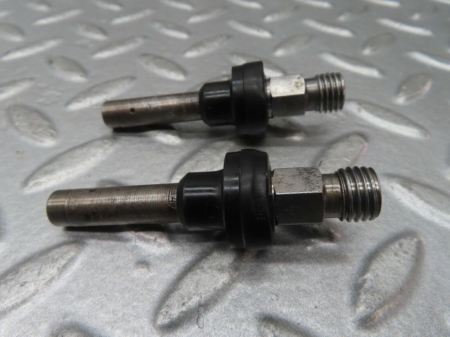 16948 Mercedes-Benz C123 280CE Coupe 2x Fuel Injectors Bosch 0437502010