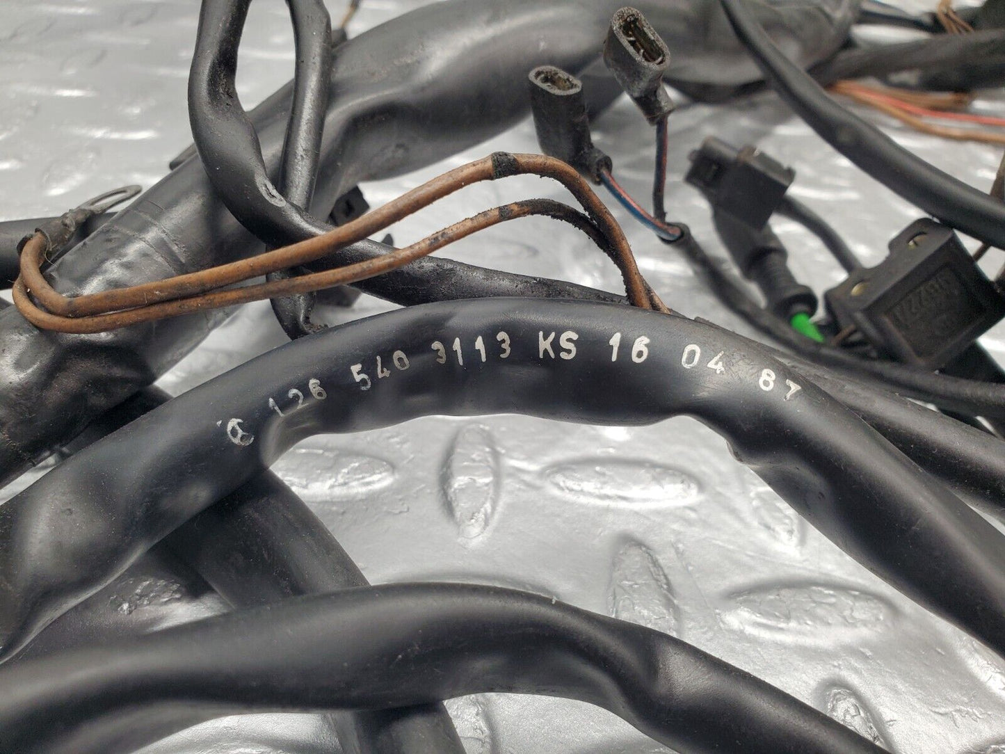 46067 Mercedes-Benz W126 420SE Engine Wiring Harness 1265403113 1265406506