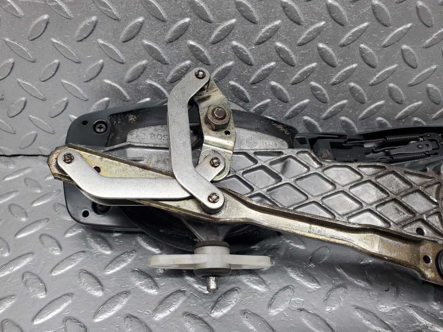 45258 Mercedes-Benz R129 300SL Coupe Wiper Mechanism Linkage Bosch
