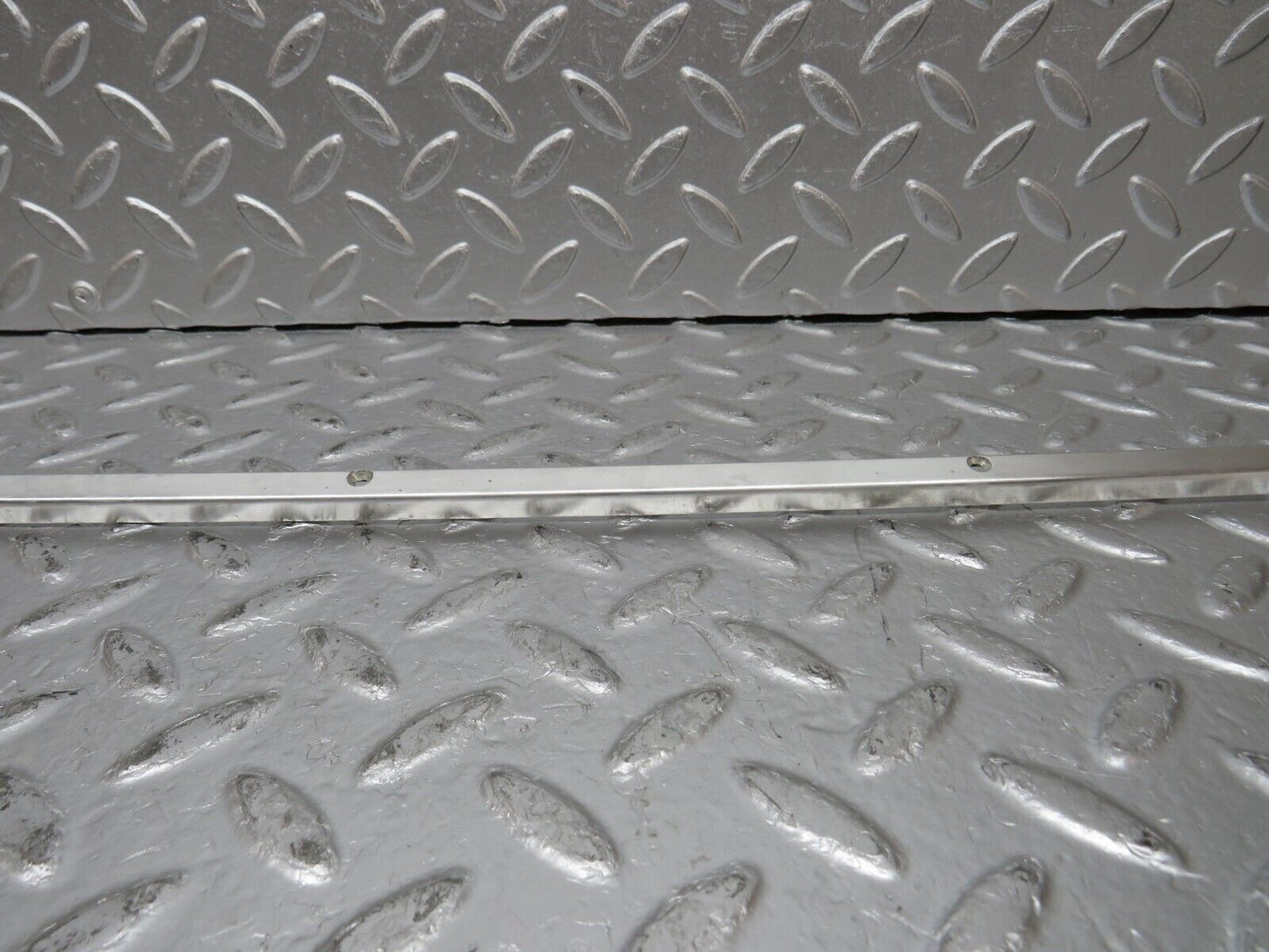 31268 Mercedes-Benz S124 220TE Wagon Sunroof Chrome Trim