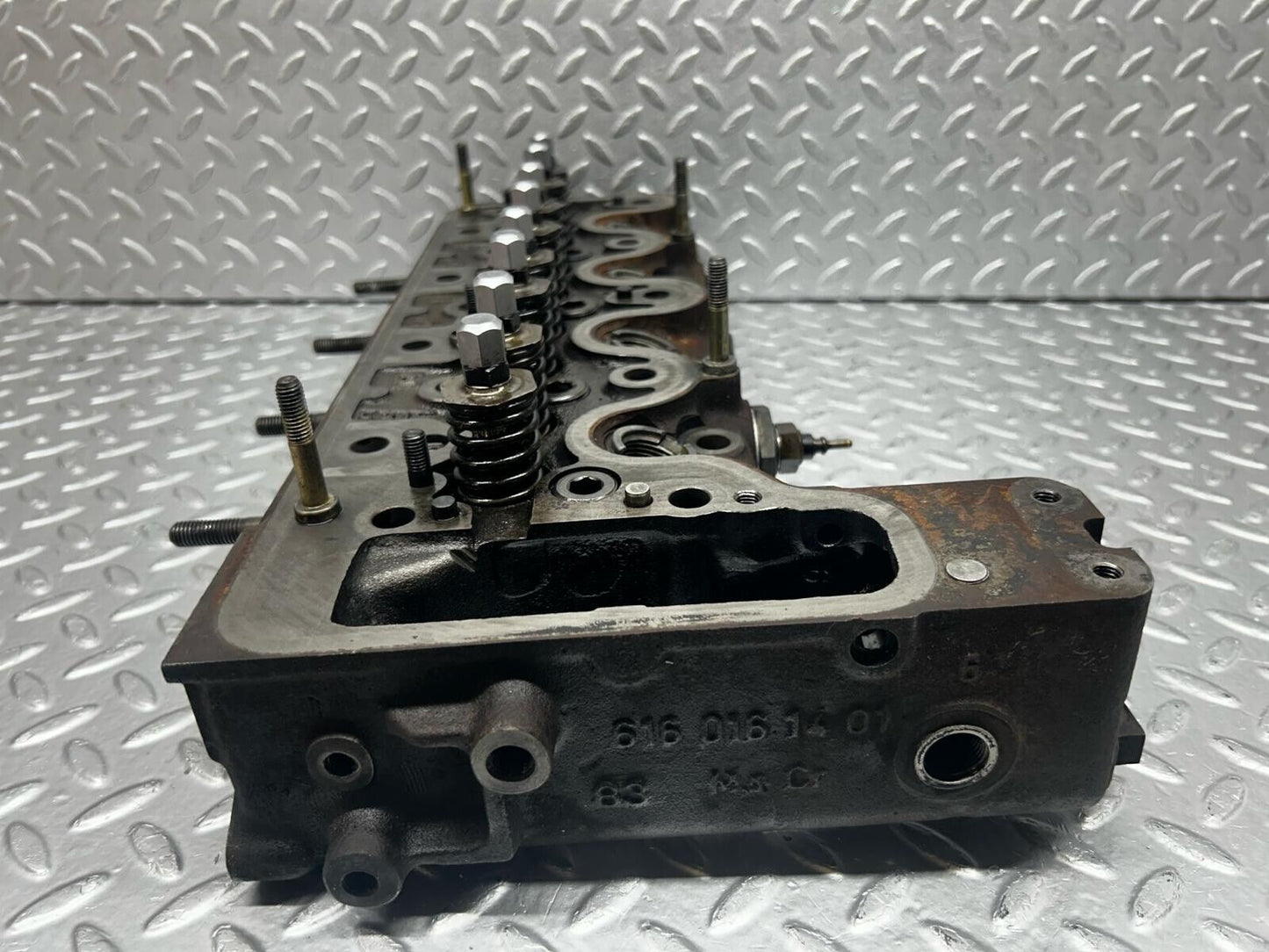 40643 Mercedes-Benz W123 240D Cylinder Head