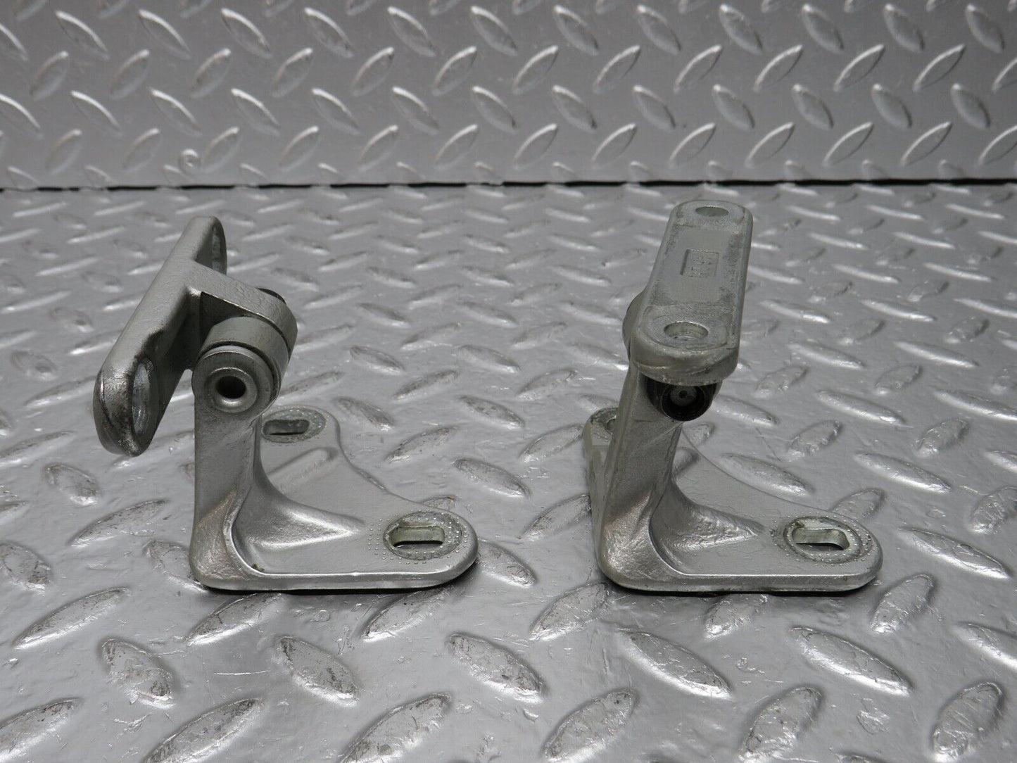 32278 Mercedes-Benz W220 S430 Front Left Door Hinge