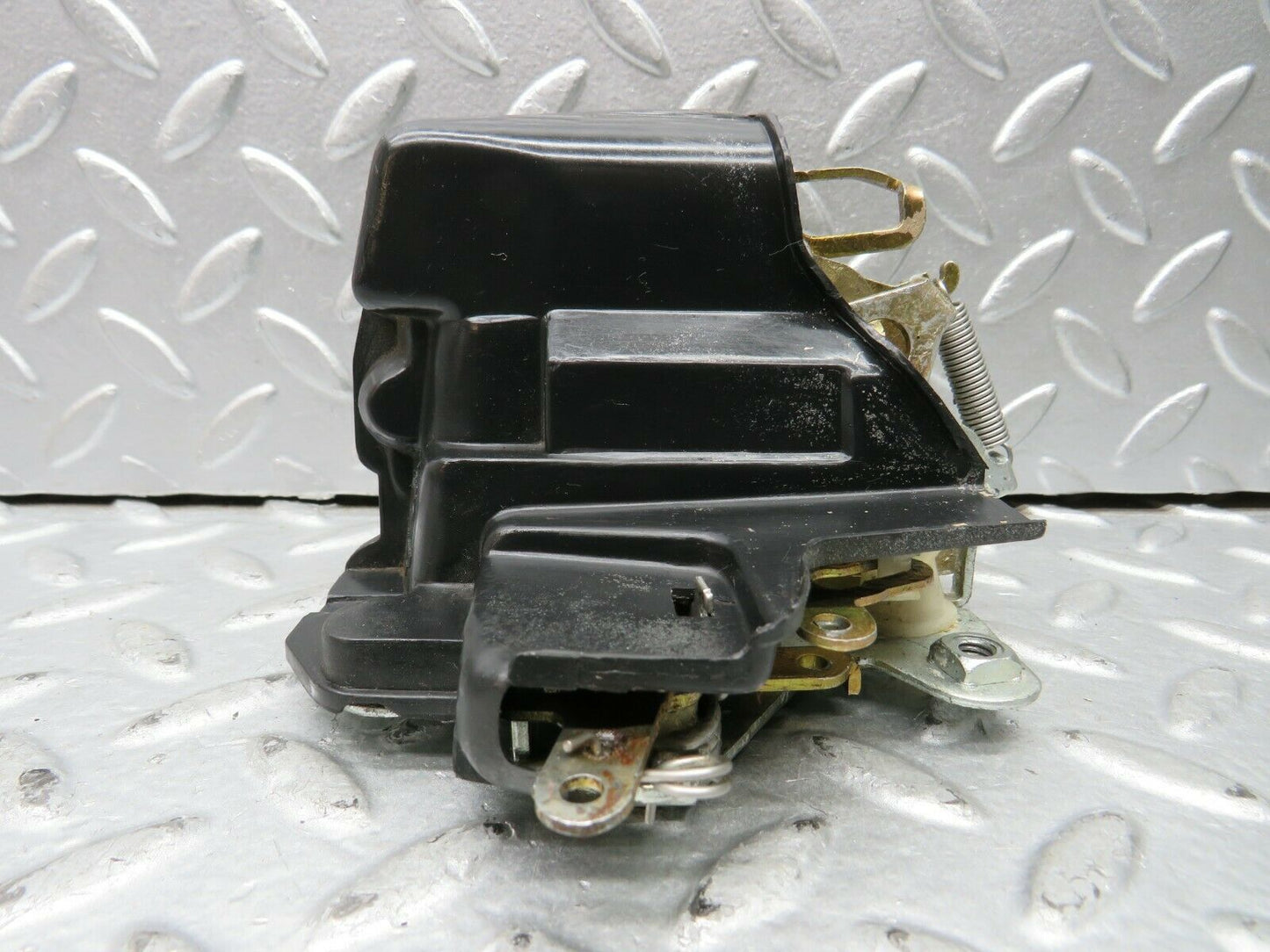 21983 Mercedes-Benz S123 280TE Front Left Door Lock Mechanism 1237230108