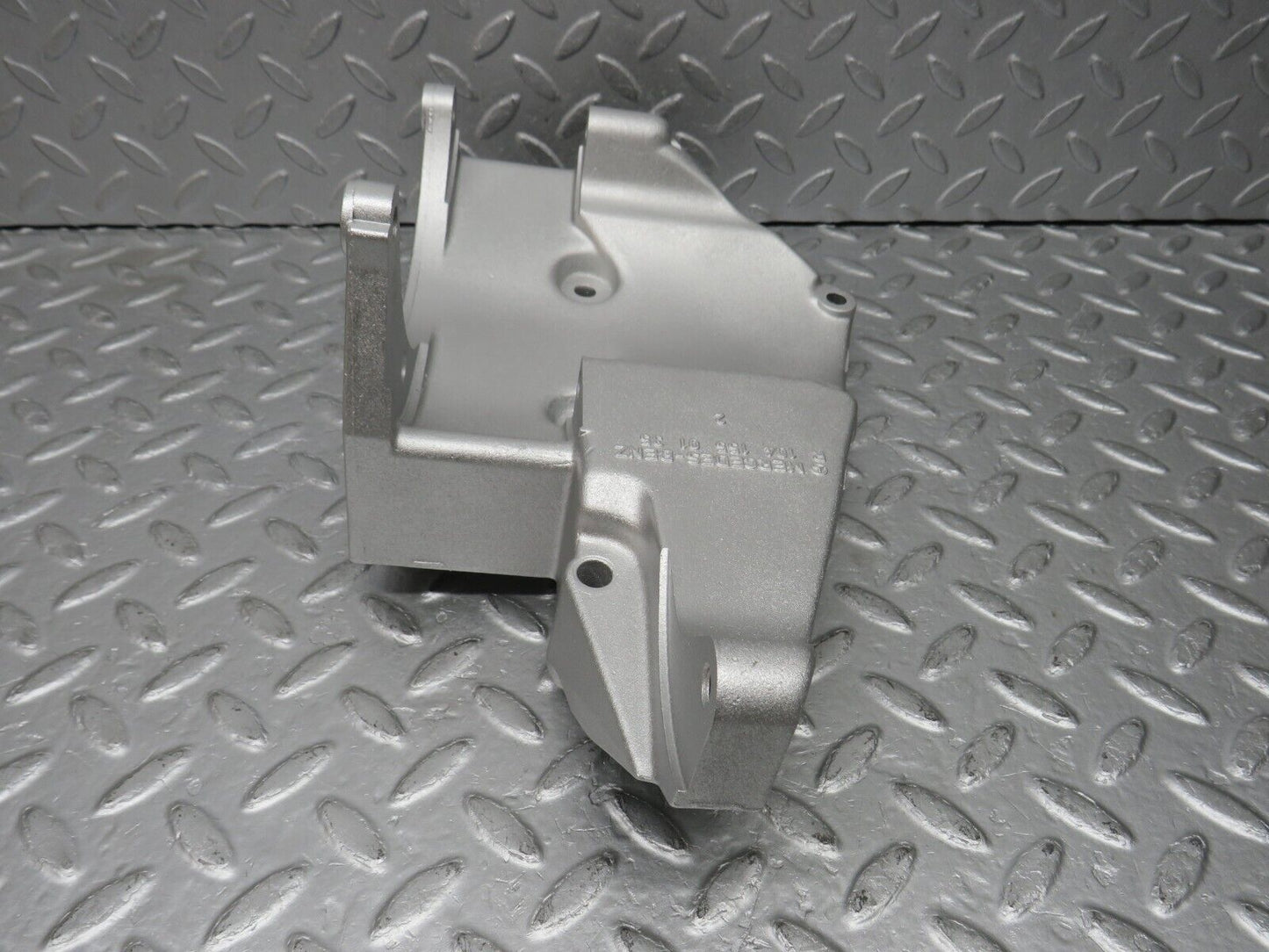 38134 Mercedes-Benz A124 320E Cabriolet Alternator Generator Bracket 1041550135
