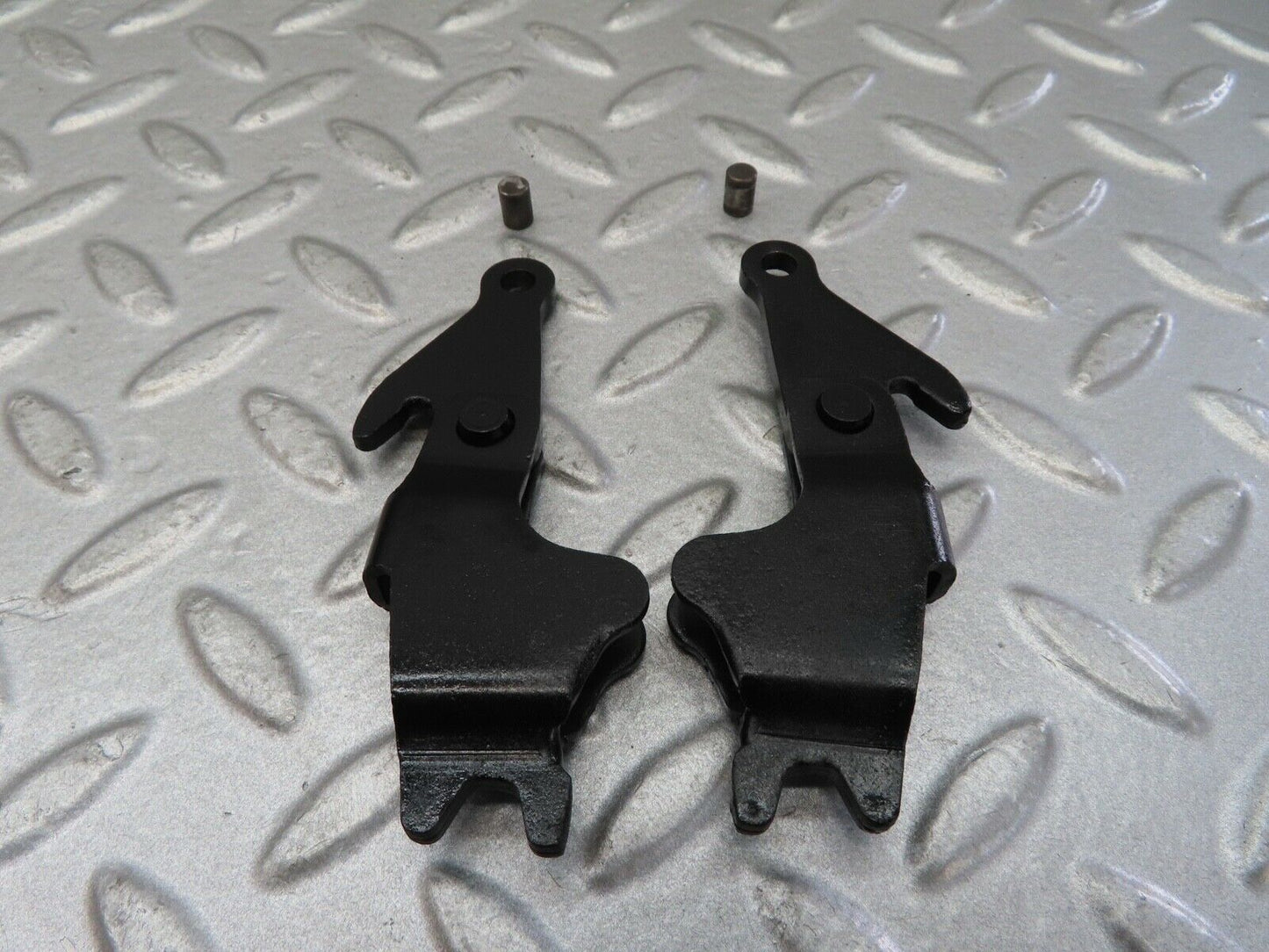 16923 Mercedes-Benz C123 280CE Coupe Handbrake Regulator