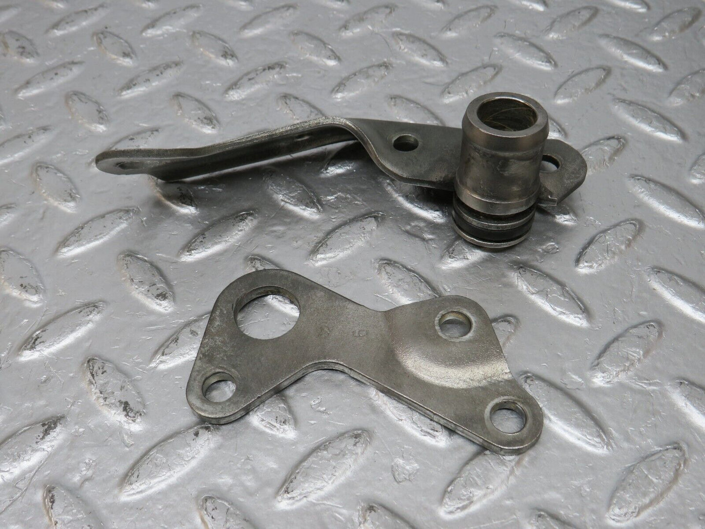 34188 Mercedes-Benz W124 260E Engine Lifting Eyes Hooks