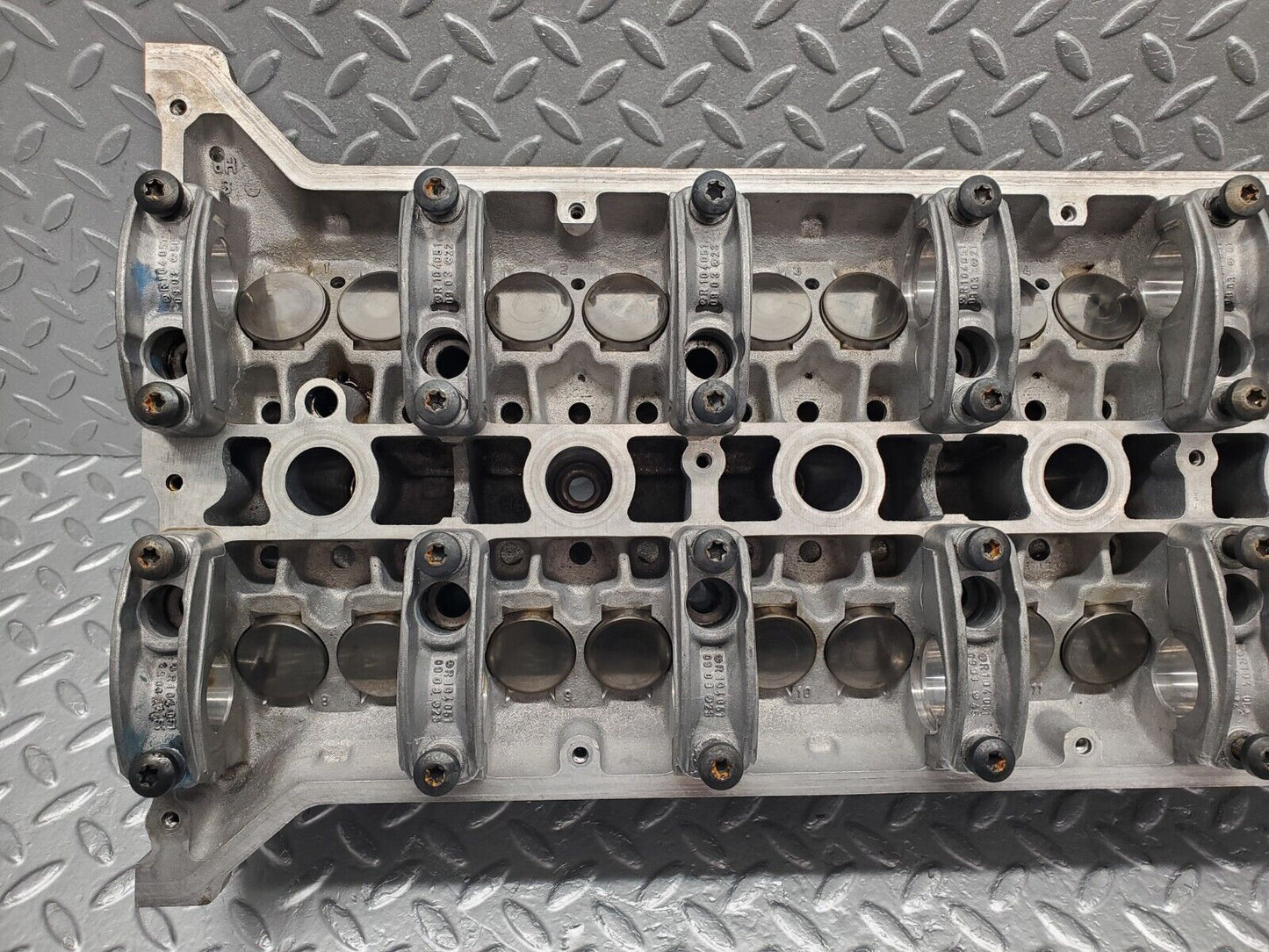46239 Mercedes-Benz W124 280E Cylinder Head 1040161601
