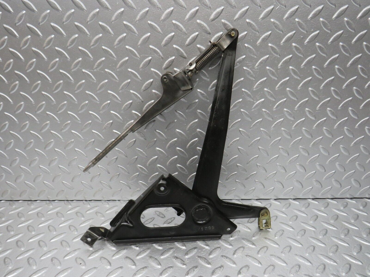 31101 Mercedes-Benz W123 200D Handbrake Regulator