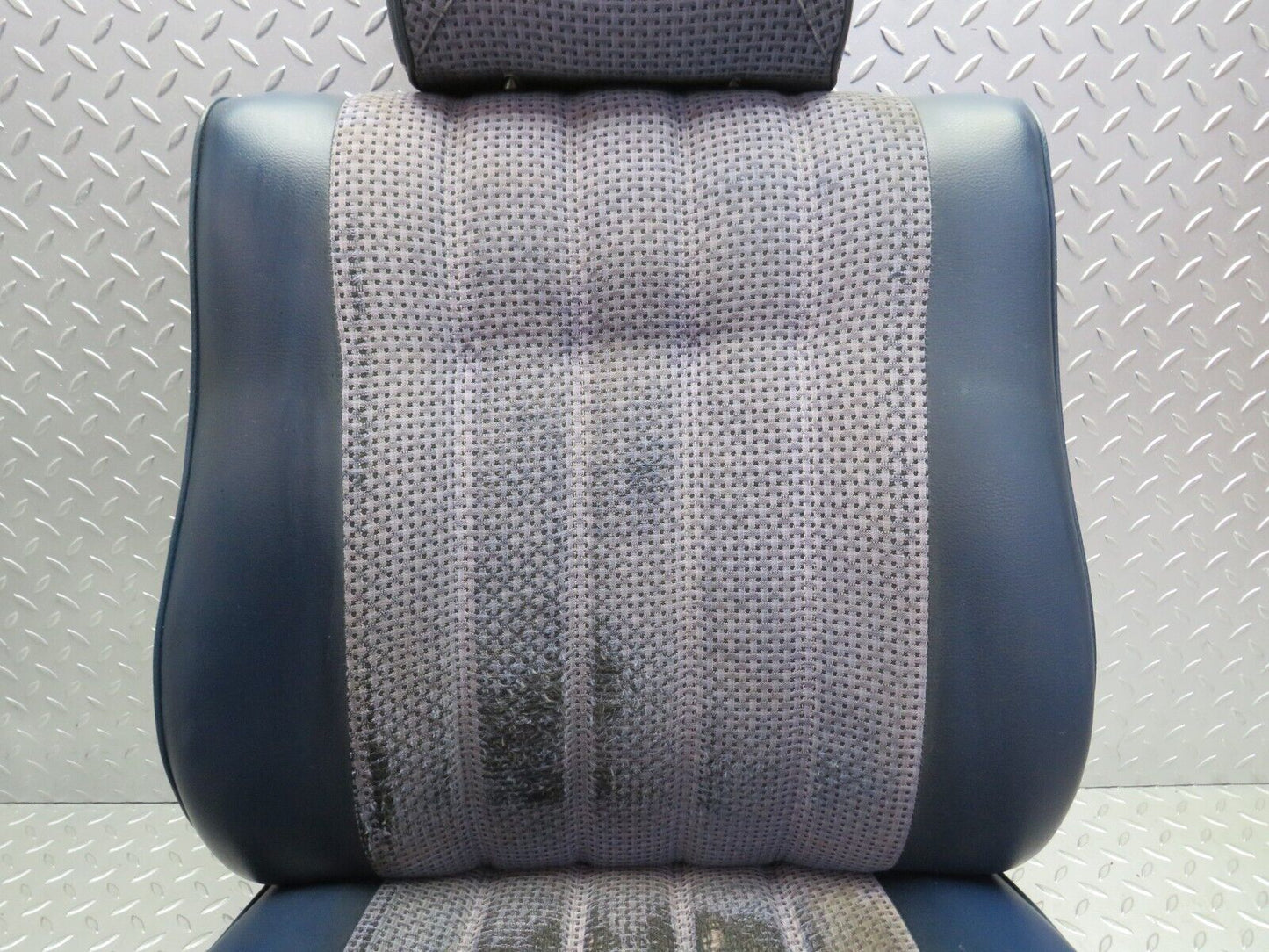 31135 Mercedes-Benz W123 200D Front Right Driver Seat Blue