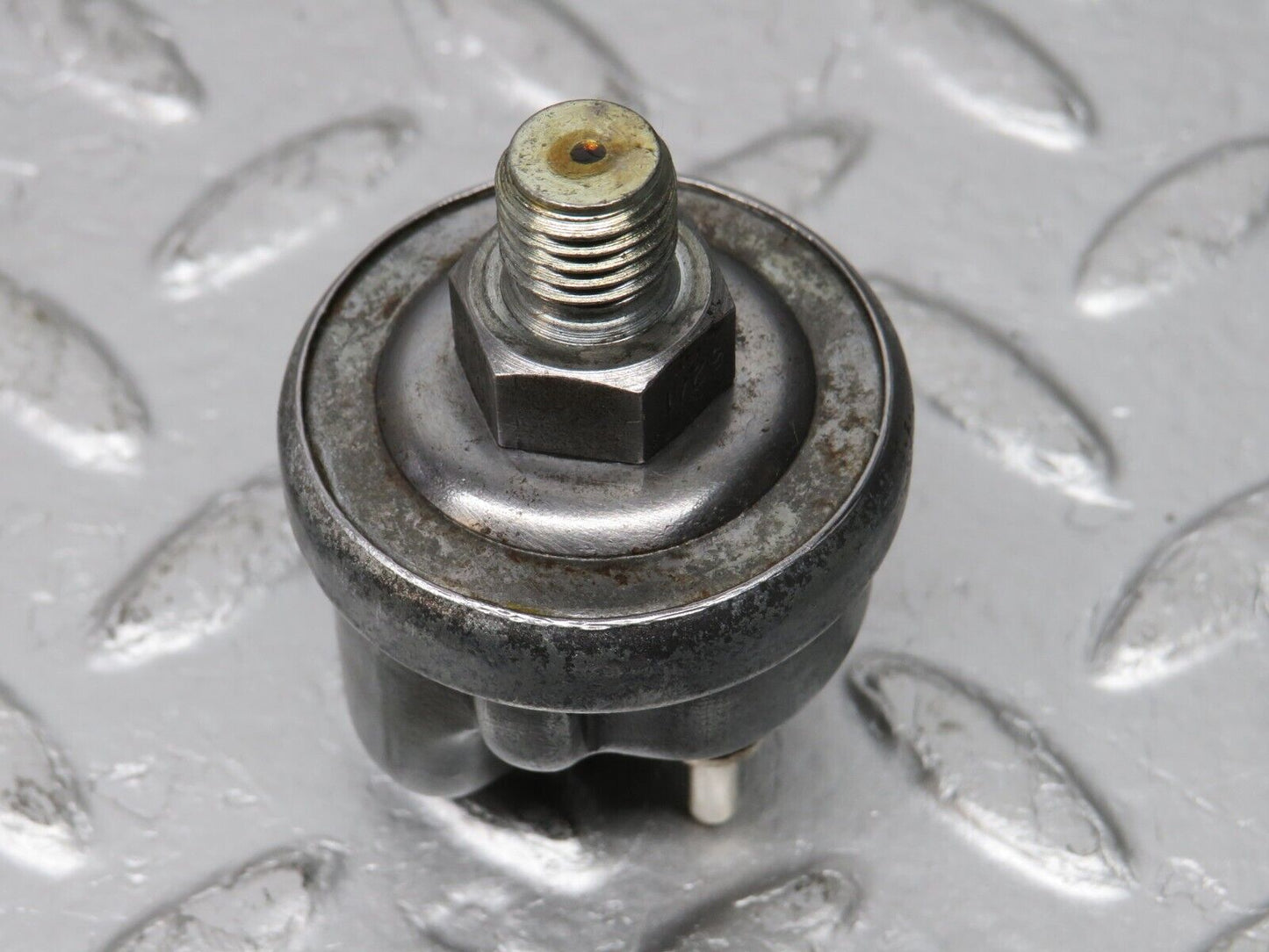 32702 Mercedes-Benz S124 300TE Wagon Oil Pressure Sensor 0065429417