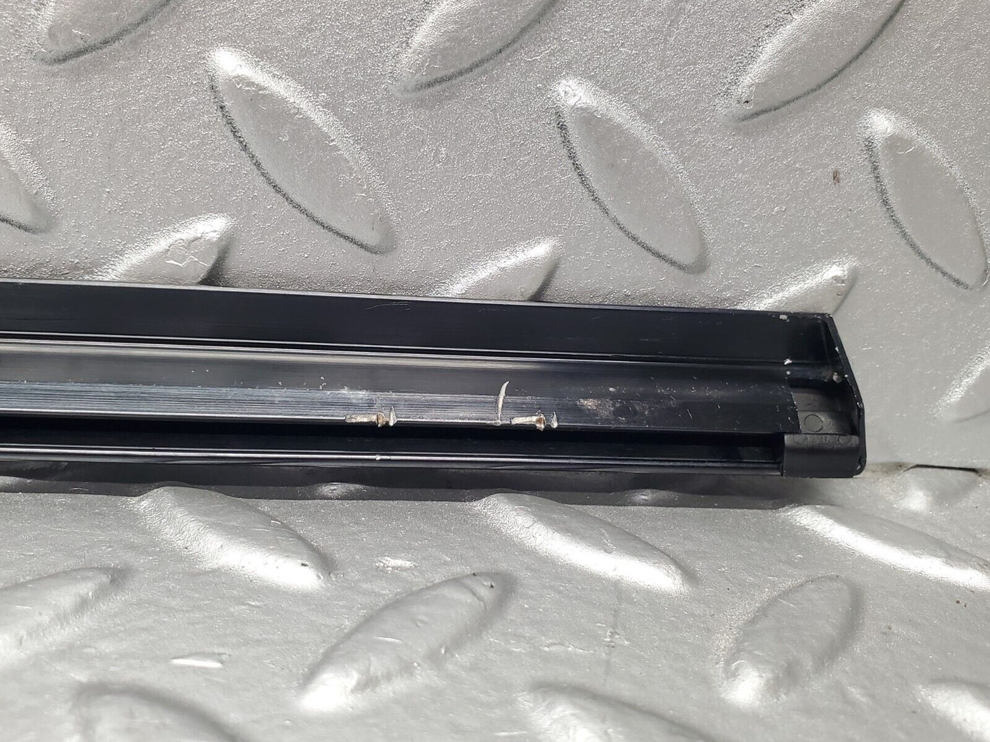 46977 Mercedes-Benz R129 320SL Coupe Right Door Window Moulding Trim