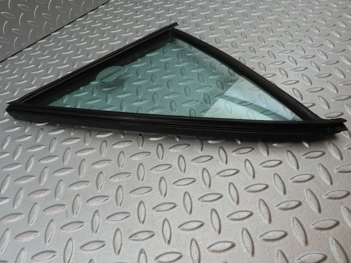6310 Mercedes-Benz W126 380SE Rear Left Quarter Window Glass