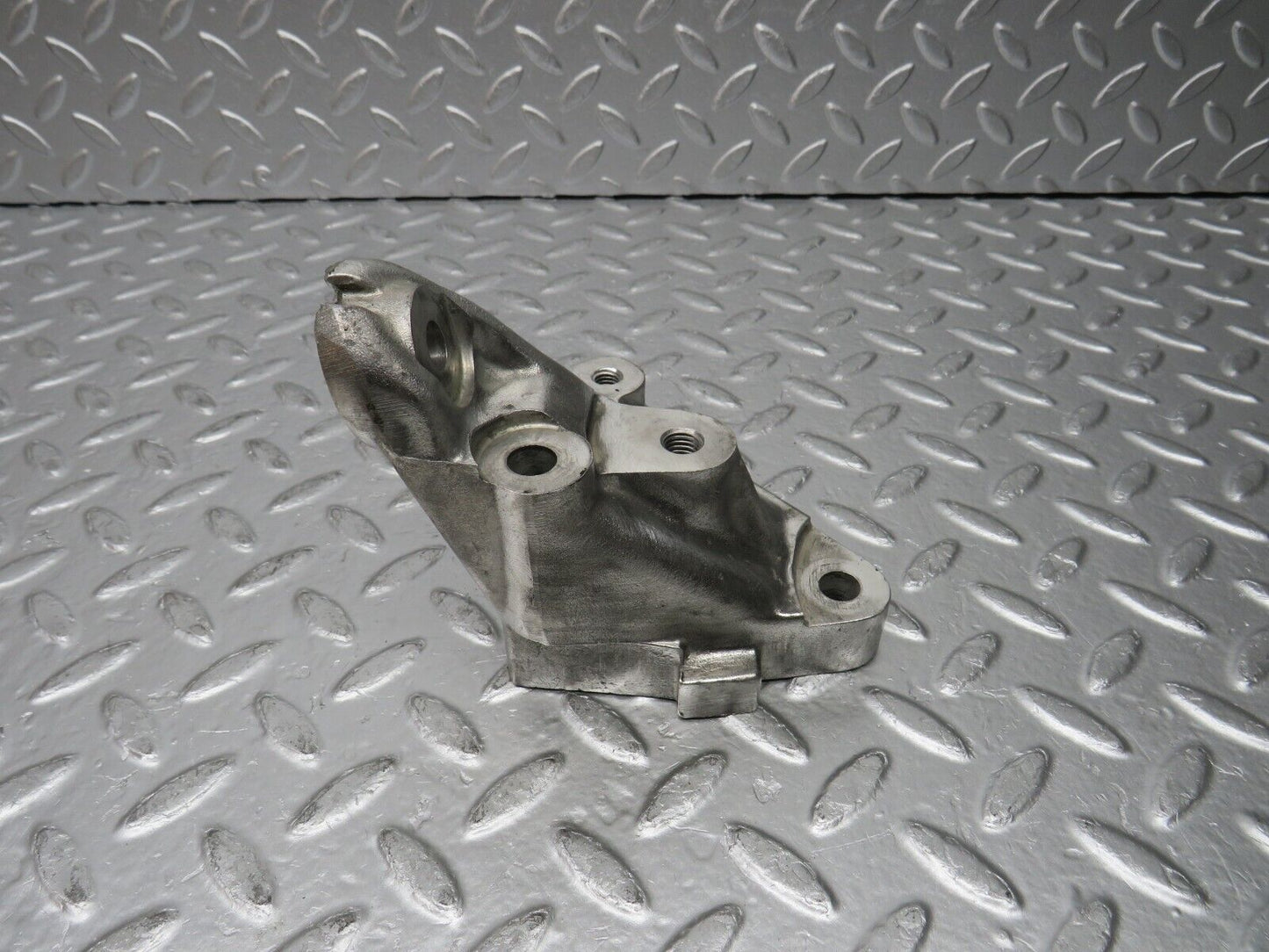 30732 Mercedes-Benz W201 190E 2.0L Engine Mount Bracket Left Side 1022234104