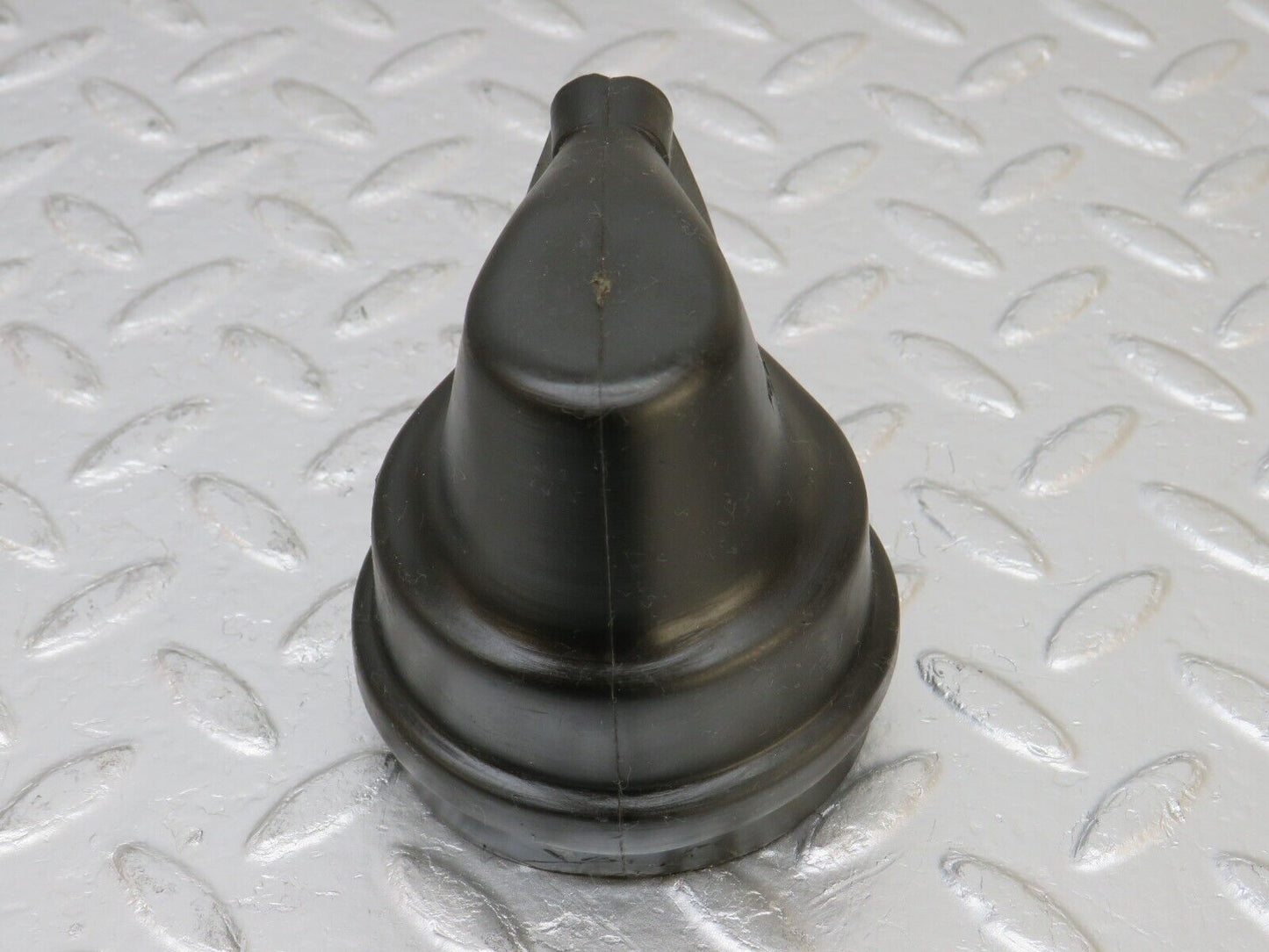 34309 Mercedes-Benz C126 380SEC Coupe Ignition Coil Protective Cap 0001581785