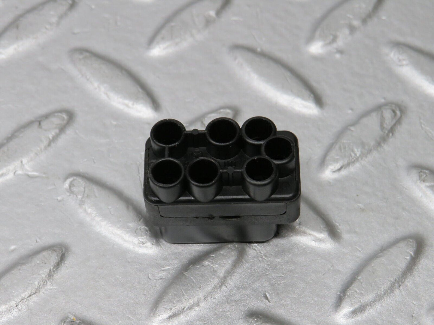 38959 Mercedes-Benz W201 190E 2.6L Wire Connector 0008212626 0008210738