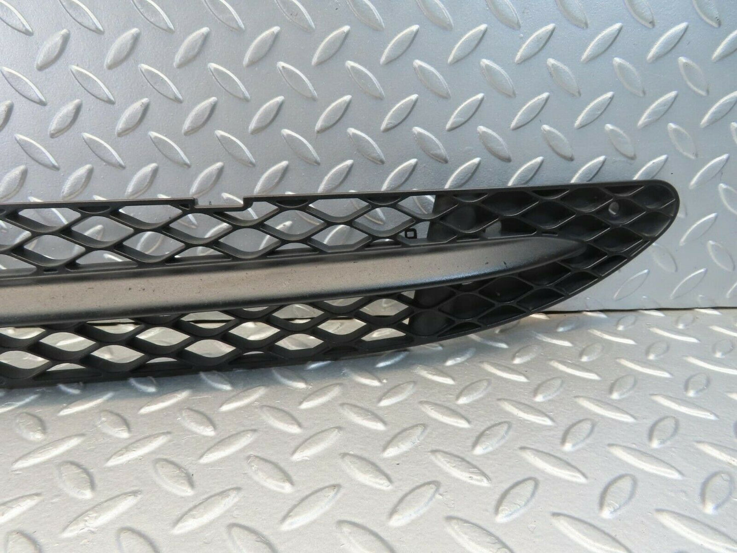 11144 Mercedes-Benz W221 S320 Front Bumper Lower Grill 2218850523
