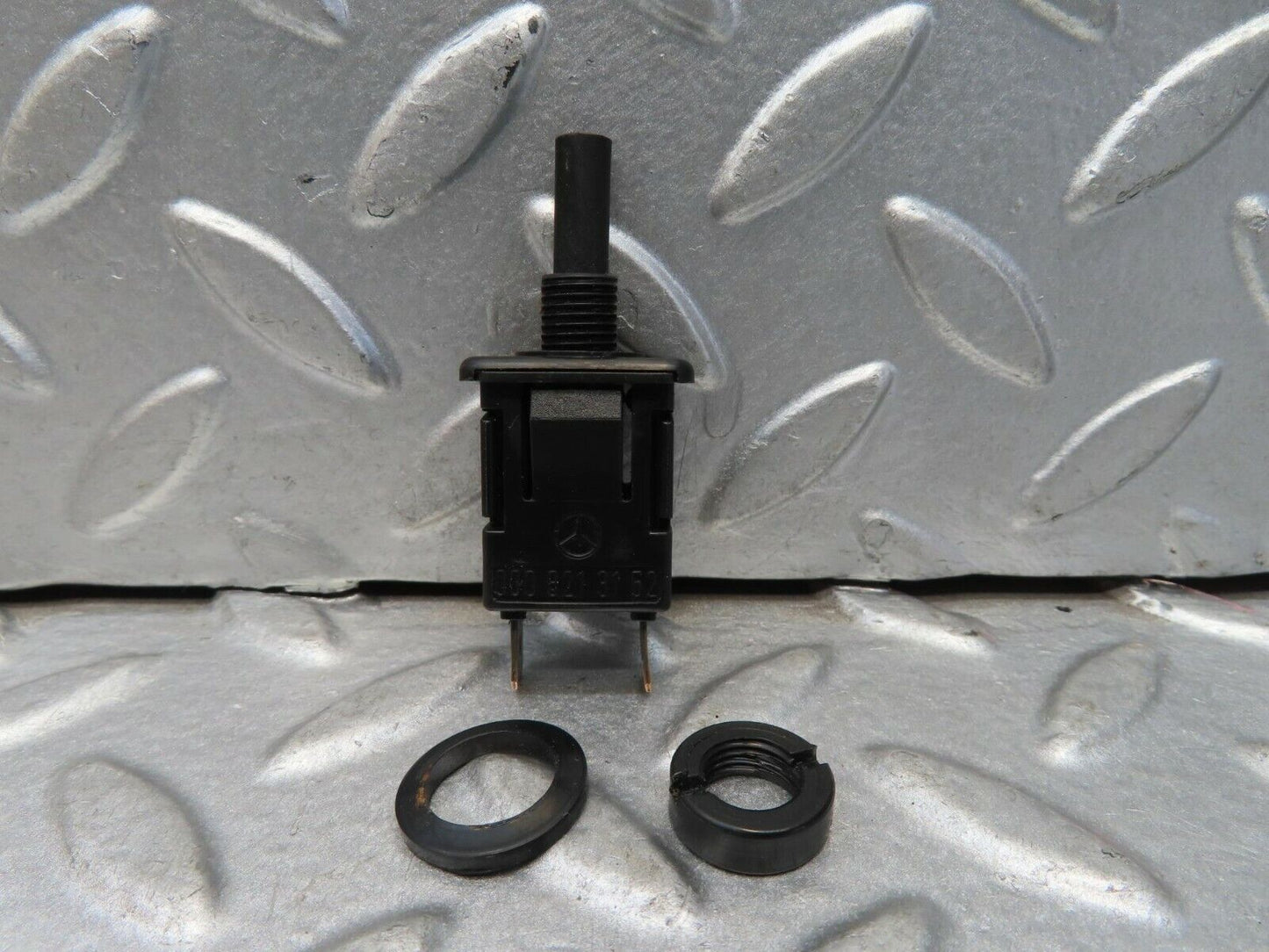 15786 Mercedes-Benz R107 450SL Glove Box Light Switch 0008213152